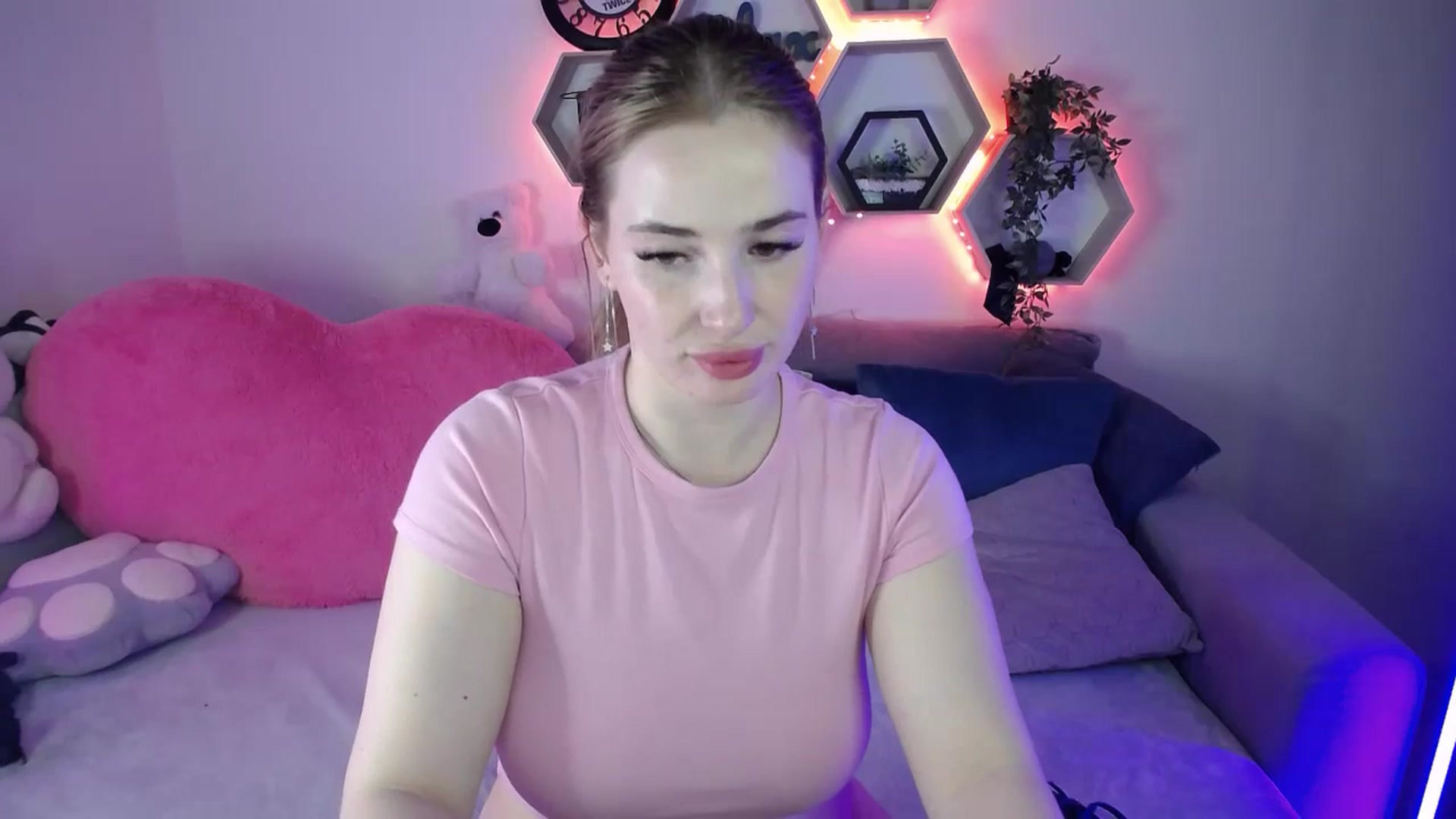 Gallery image thumbnail from SabrinaViolet's myfreecams stream on, 04/15/2026, 11:30 image 6 of 20