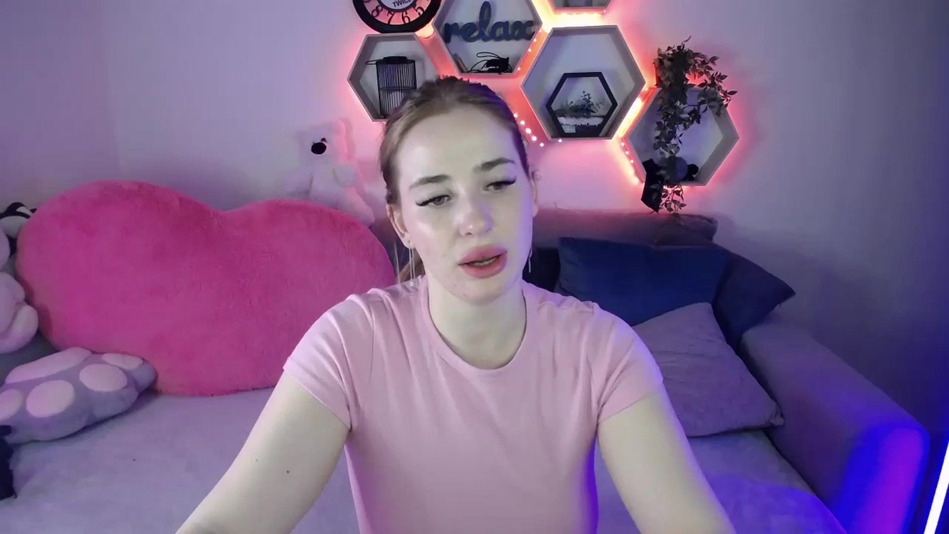 Gallery image thumbnail from SabrinaViolet's myfreecams stream on, 04/15/2026, 11:30 image 15 of 20
