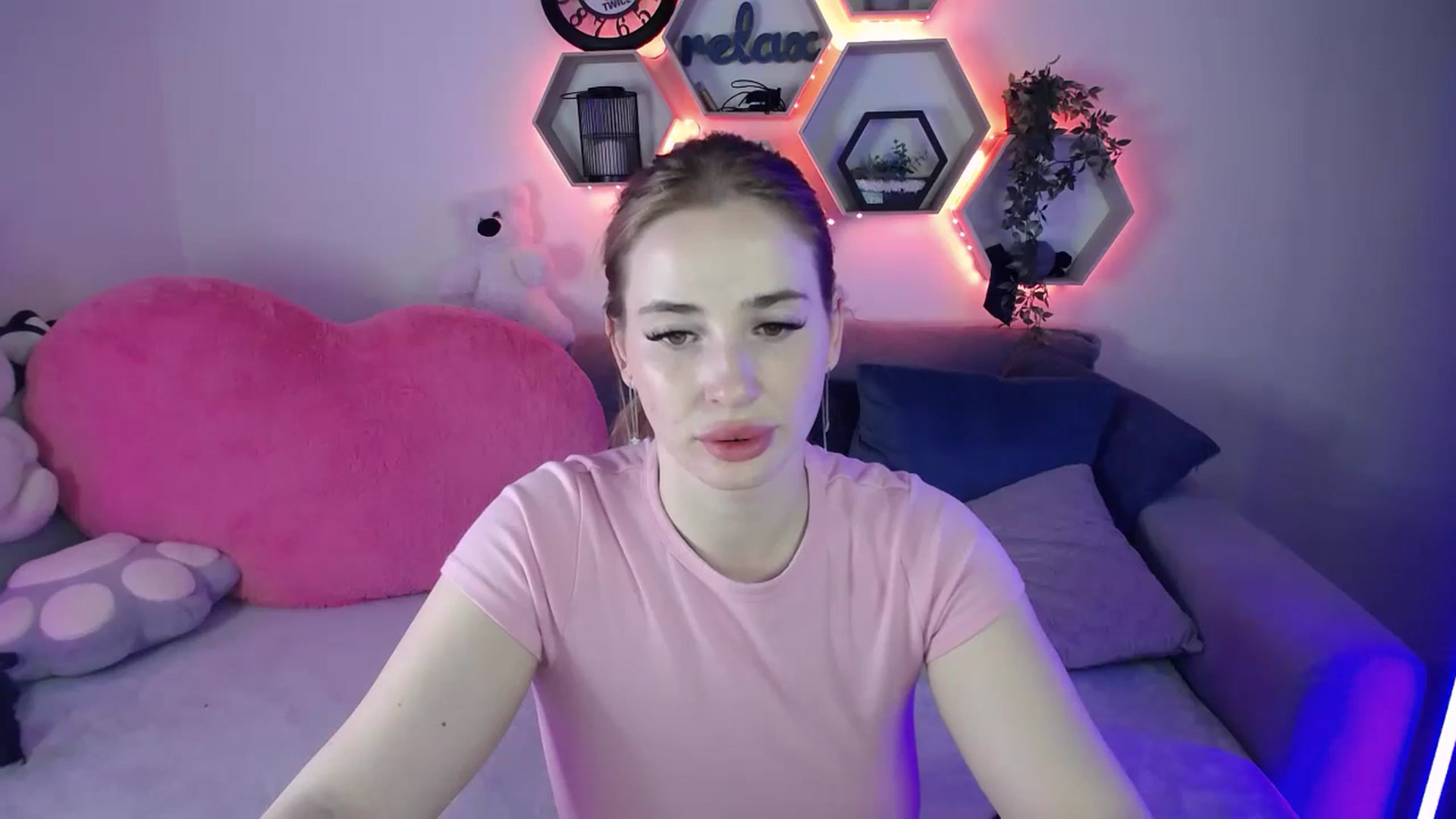 Gallery image thumbnail from SabrinaViolet's myfreecams stream on, 04/15/2026, 11:30 image 17 of 20