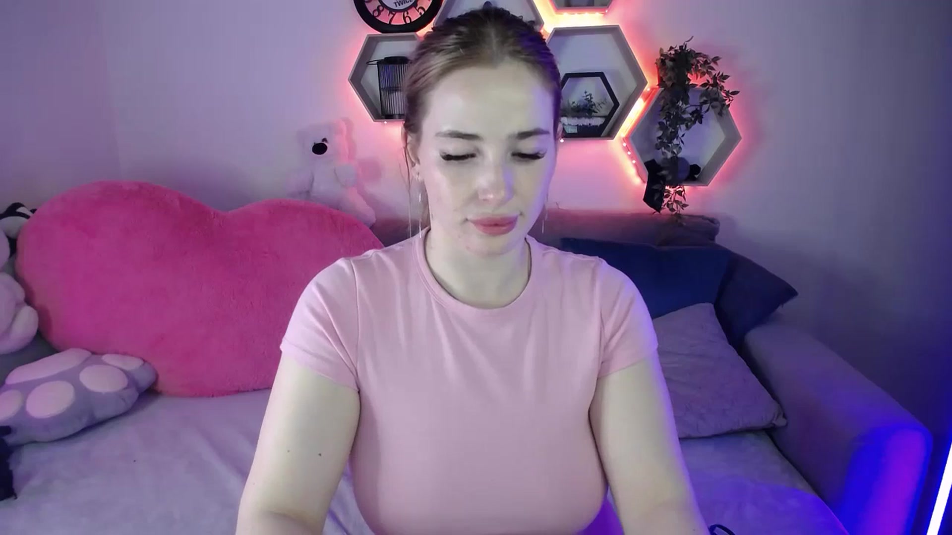 Gallery image thumbnail from SabrinaViolet's myfreecams stream on, 04/15/2026, 11:30 image 10 of 20
