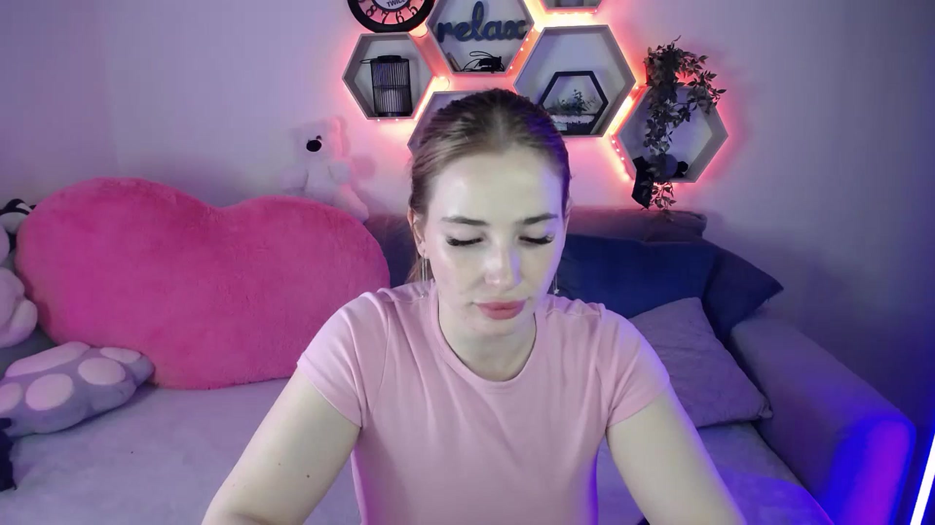 Gallery image thumbnail from SabrinaViolet's myfreecams stream on, 04/15/2026, 11:30 image 16 of 20