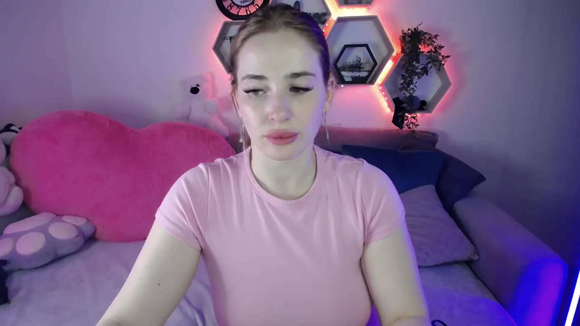 Gallery image thumbnail from SabrinaViolet's myfreecams stream on, 04/15/2026, 11:30 image 14 of 20
