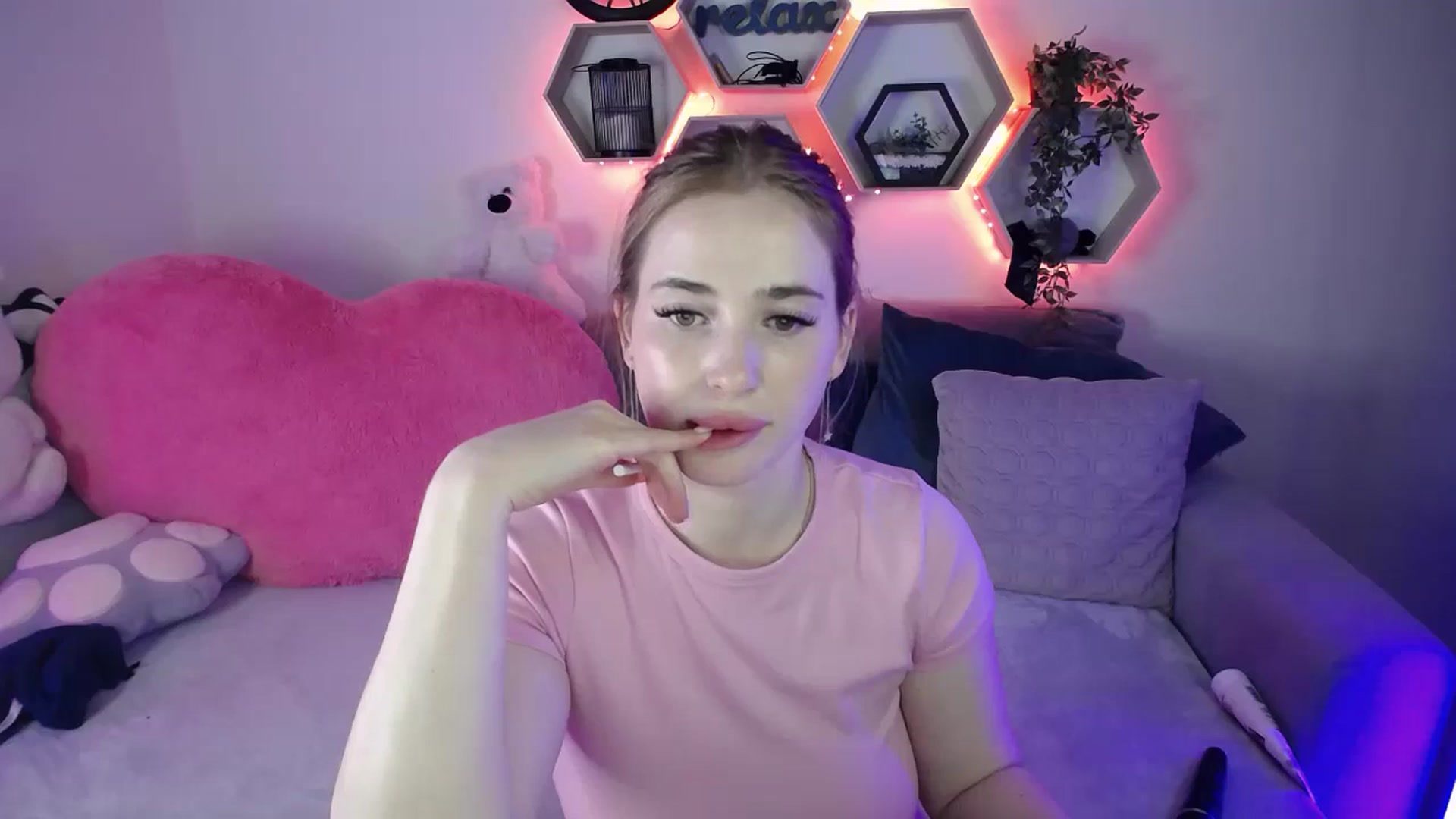 Gallery image thumbnail from SabrinaViolet's myfreecams stream on, 04/15/2026, 12:51 image 13 of 20