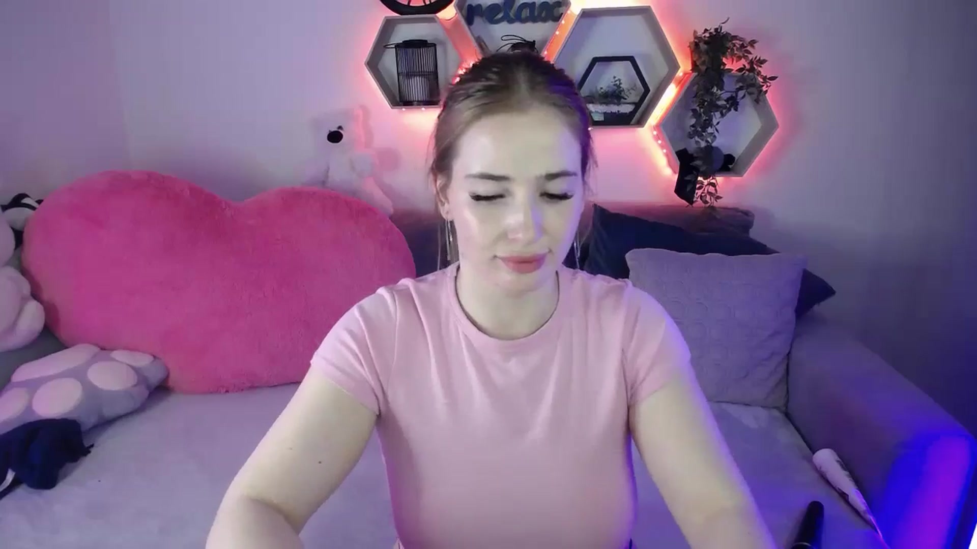 Gallery image thumbnail from SabrinaViolet's myfreecams stream on, 04/15/2026, 12:51 image 6 of 20