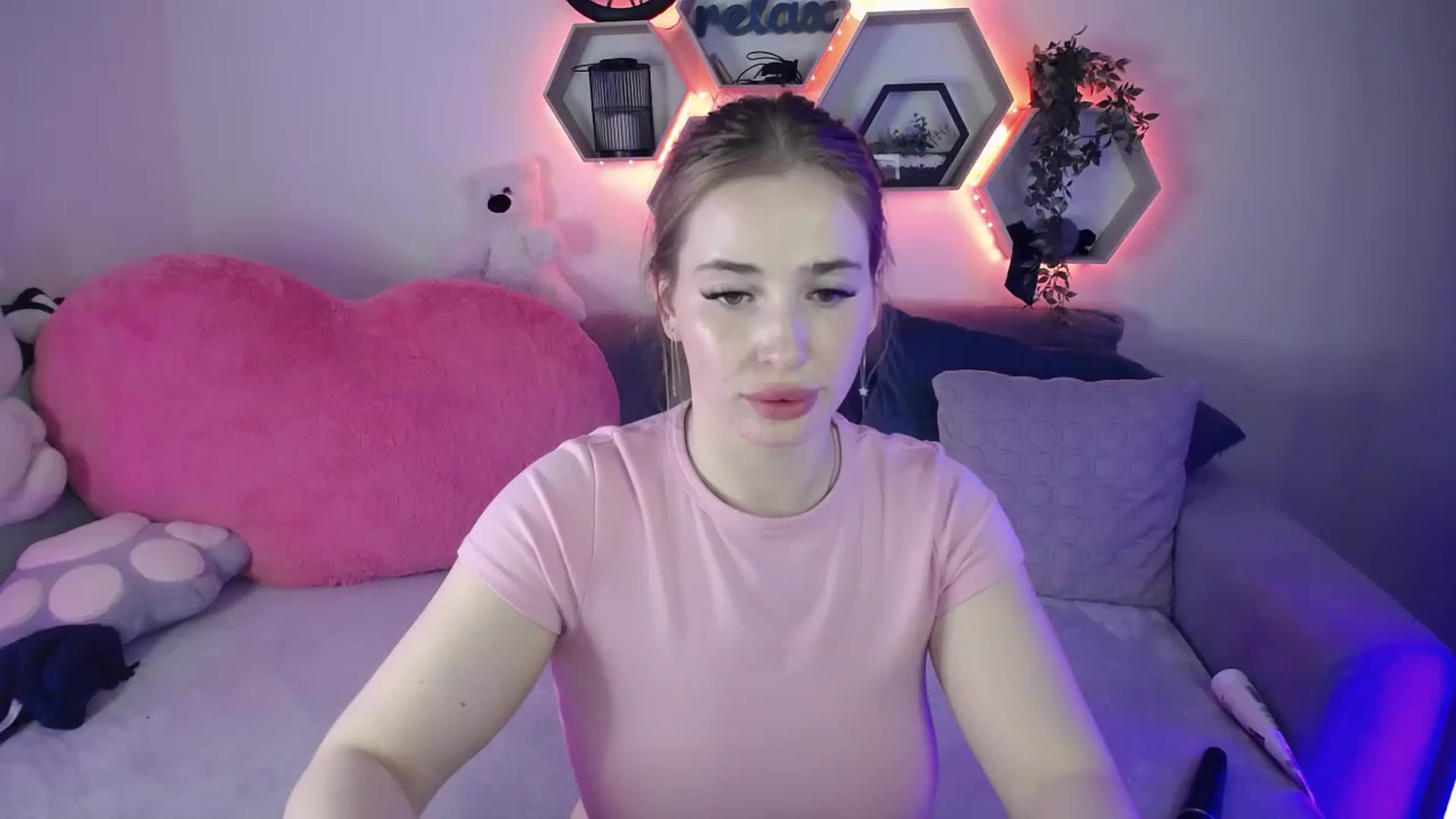 Gallery image thumbnail from SabrinaViolet's myfreecams stream on, 04/15/2026, 12:51 image 18 of 20