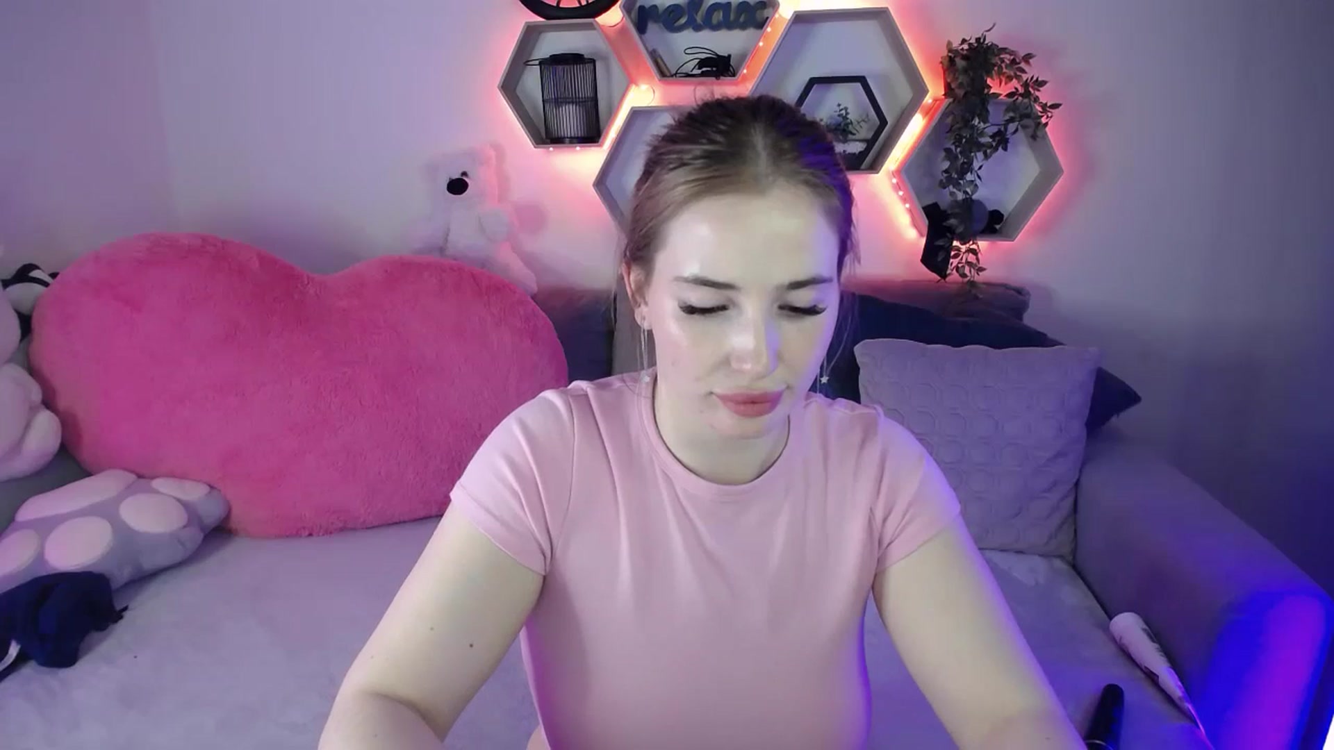 Gallery image thumbnail from SabrinaViolet's myfreecams stream on, 04/15/2026, 12:51 image 16 of 20