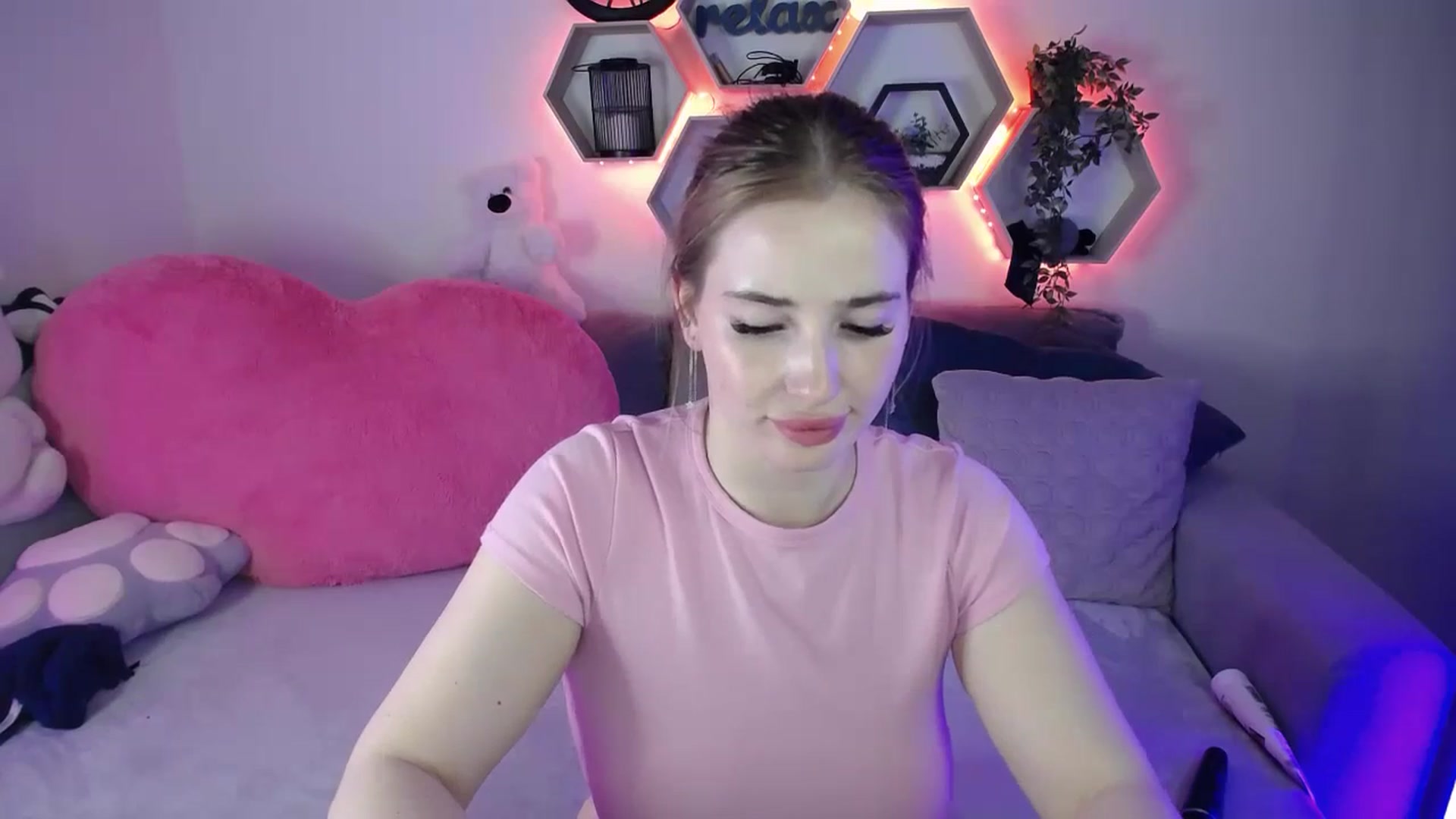 Gallery image thumbnail from SabrinaViolet's myfreecams stream on, 04/15/2026, 12:51 image 9 of 20