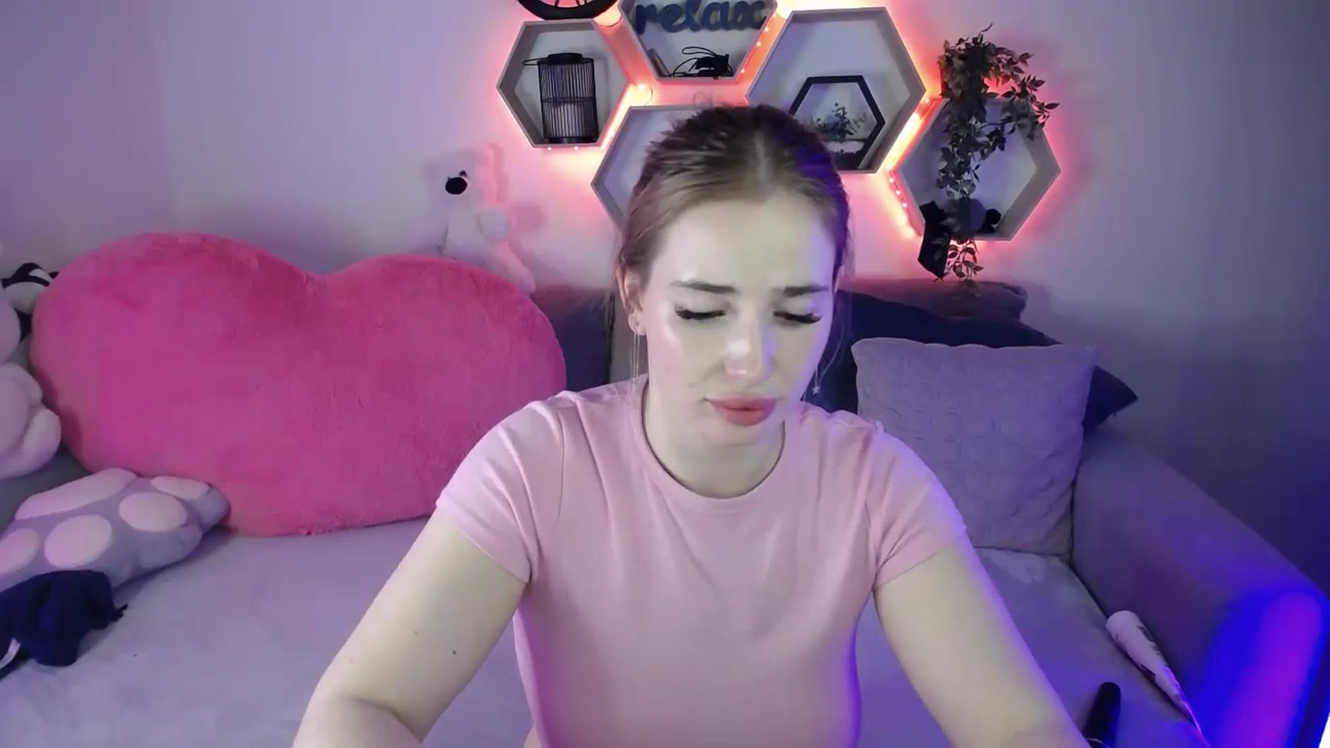 Gallery image thumbnail from SabrinaViolet's myfreecams stream on, 04/15/2026, 12:51 image 17 of 20