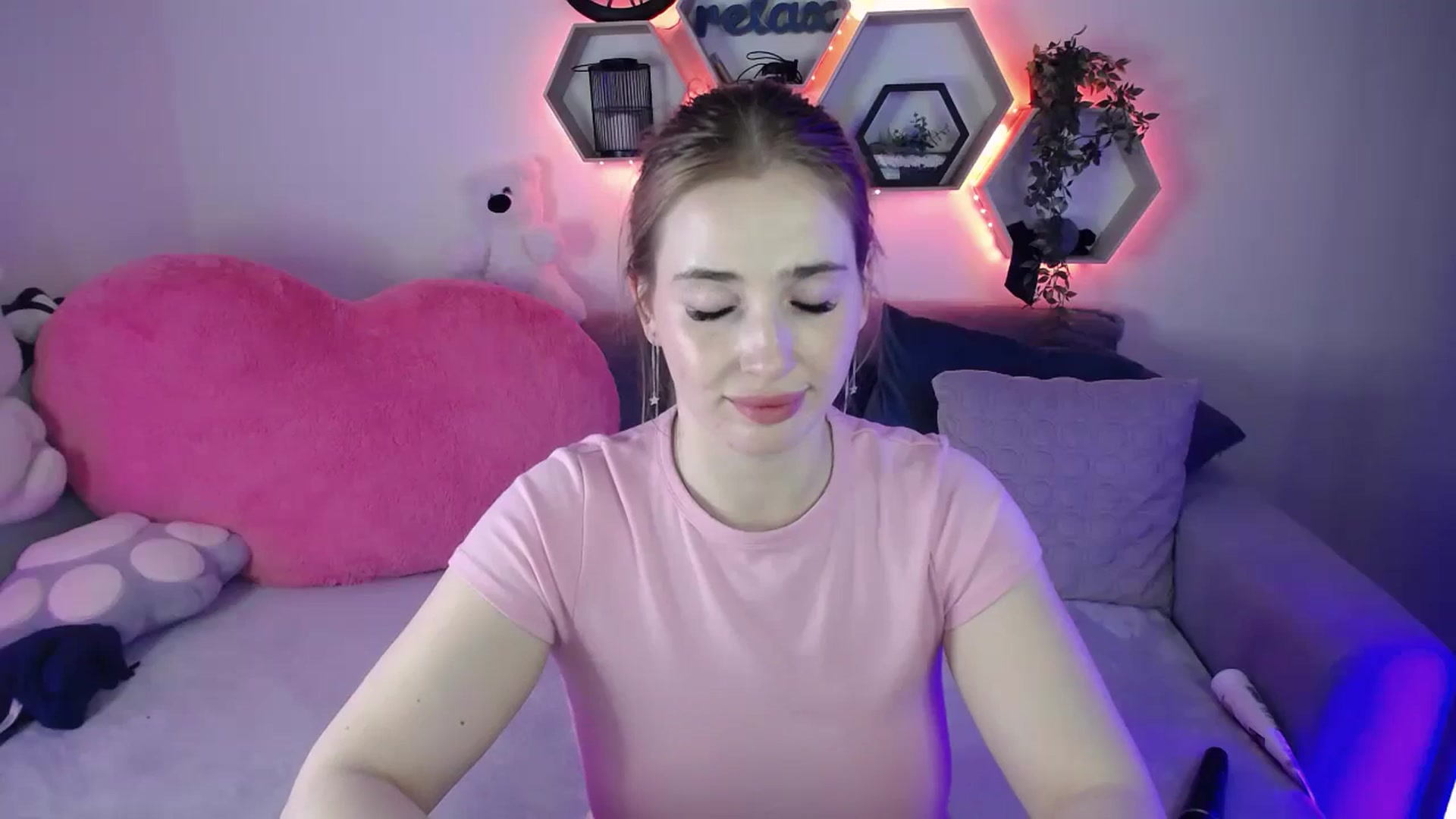 Gallery image thumbnail from SabrinaViolet's myfreecams stream on, 04/15/2026, 12:51 image 7 of 20