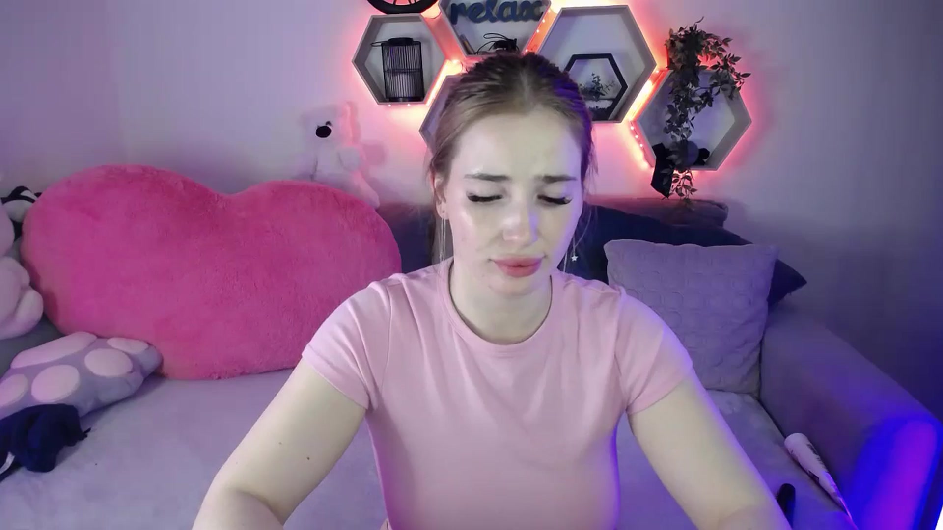Gallery image thumbnail from SabrinaViolet's myfreecams stream on, 04/15/2026, 12:51 image 4 of 20