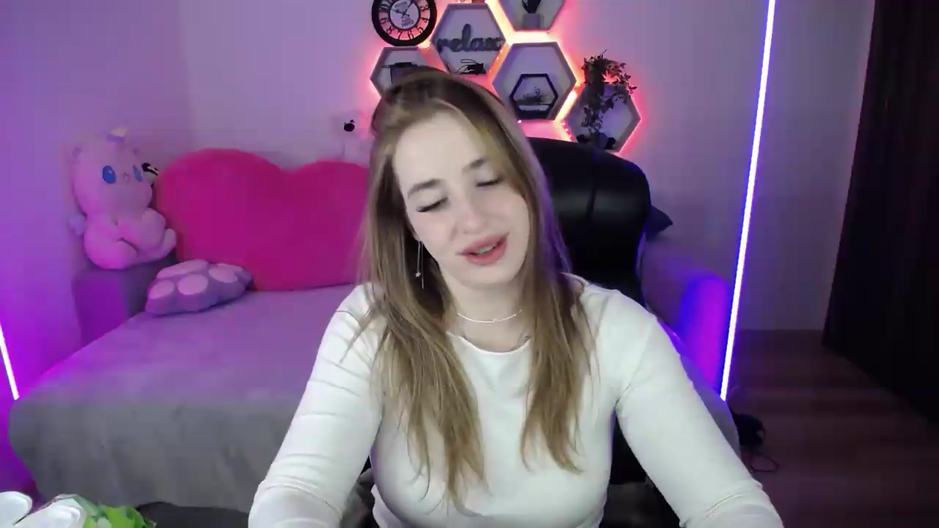 Gallery image thumbnail from SabrinaViolet's myfreecams stream on, 04/16/2026, 08:49 image 5 of 20