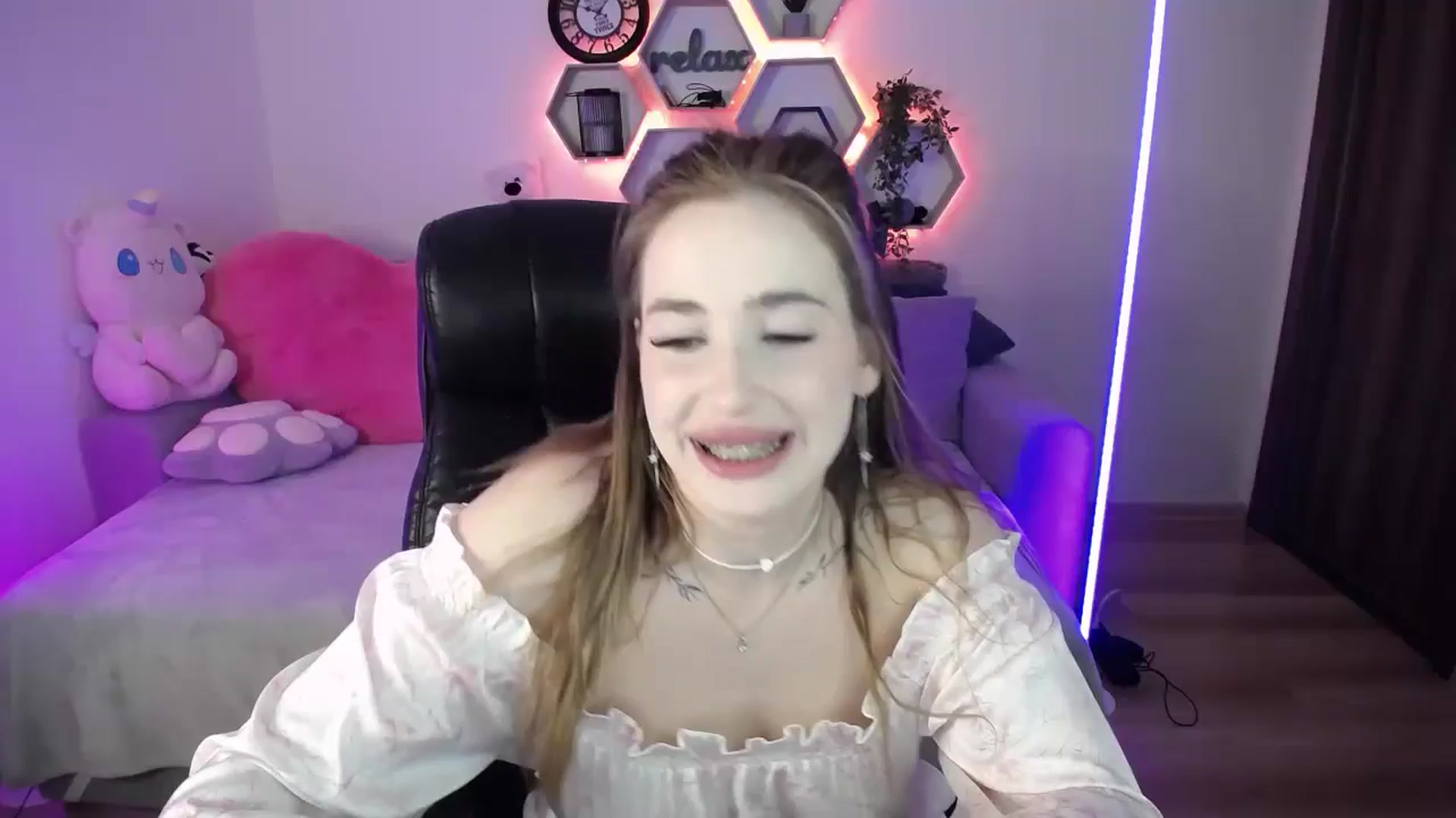 Gallery image thumbnail from SabrinaViolet's myfreecams stream on, 04/17/2026, 09:13 image 17 of 20