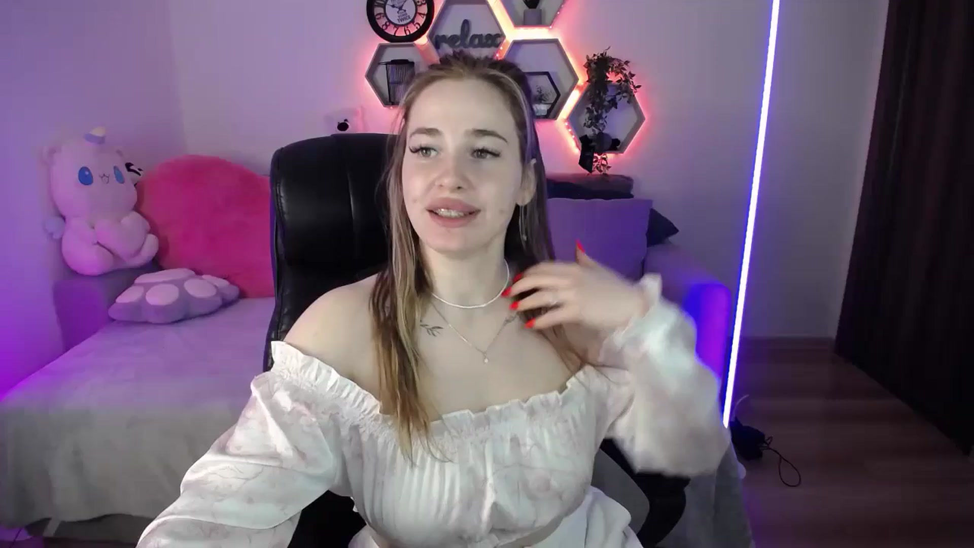 Gallery image thumbnail from SabrinaViolet's myfreecams stream on, 04/17/2026, 09:13 image 1 of 20