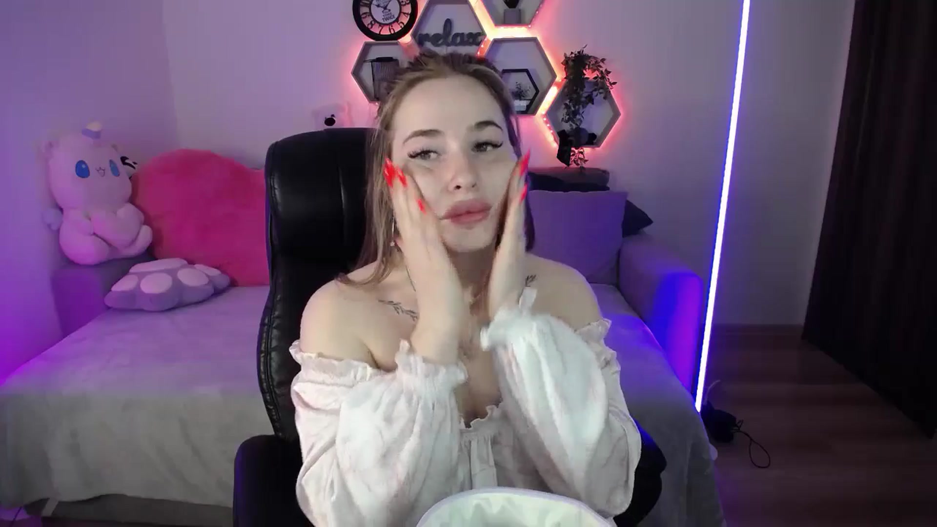 Gallery image thumbnail from SabrinaViolet's myfreecams stream on, 04/17/2026, 09:13 image 3 of 20