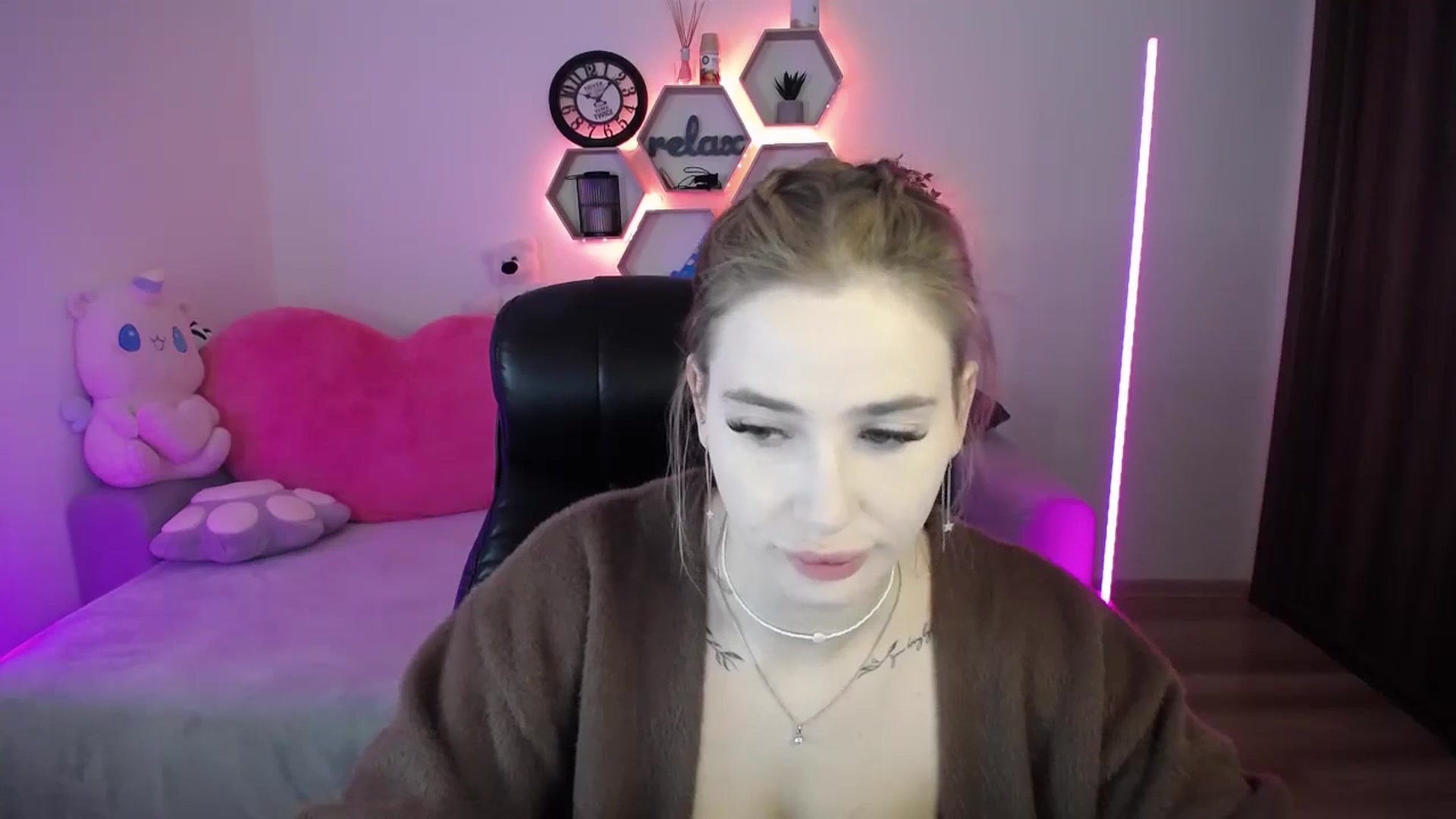 Gallery image thumbnail from SabrinaViolet's myfreecams stream on, 04/18/2026, 09:42 image 4 of 20