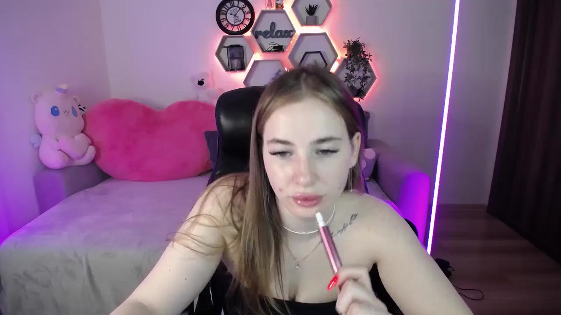 Gallery image thumbnail from SabrinaViolet's myfreecams stream on, 04/19/2026, 09:05 image 4 of 20