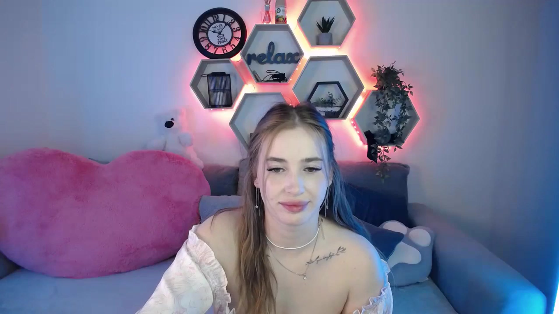 Gallery image thumbnail from SabrinaViolet's myfreecams stream on, 04/20/2026, 11:14 image 18 of 20