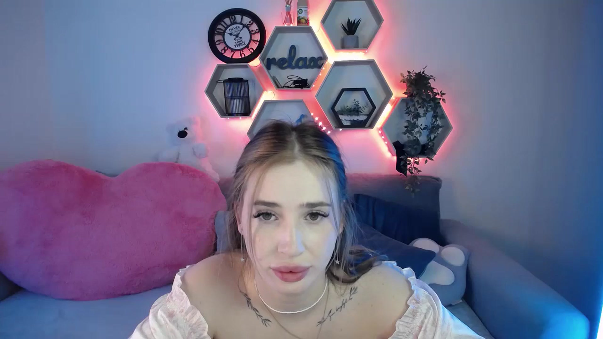 Gallery image thumbnail from SabrinaViolet's myfreecams stream on, 04/20/2026, 11:14 image 12 of 20