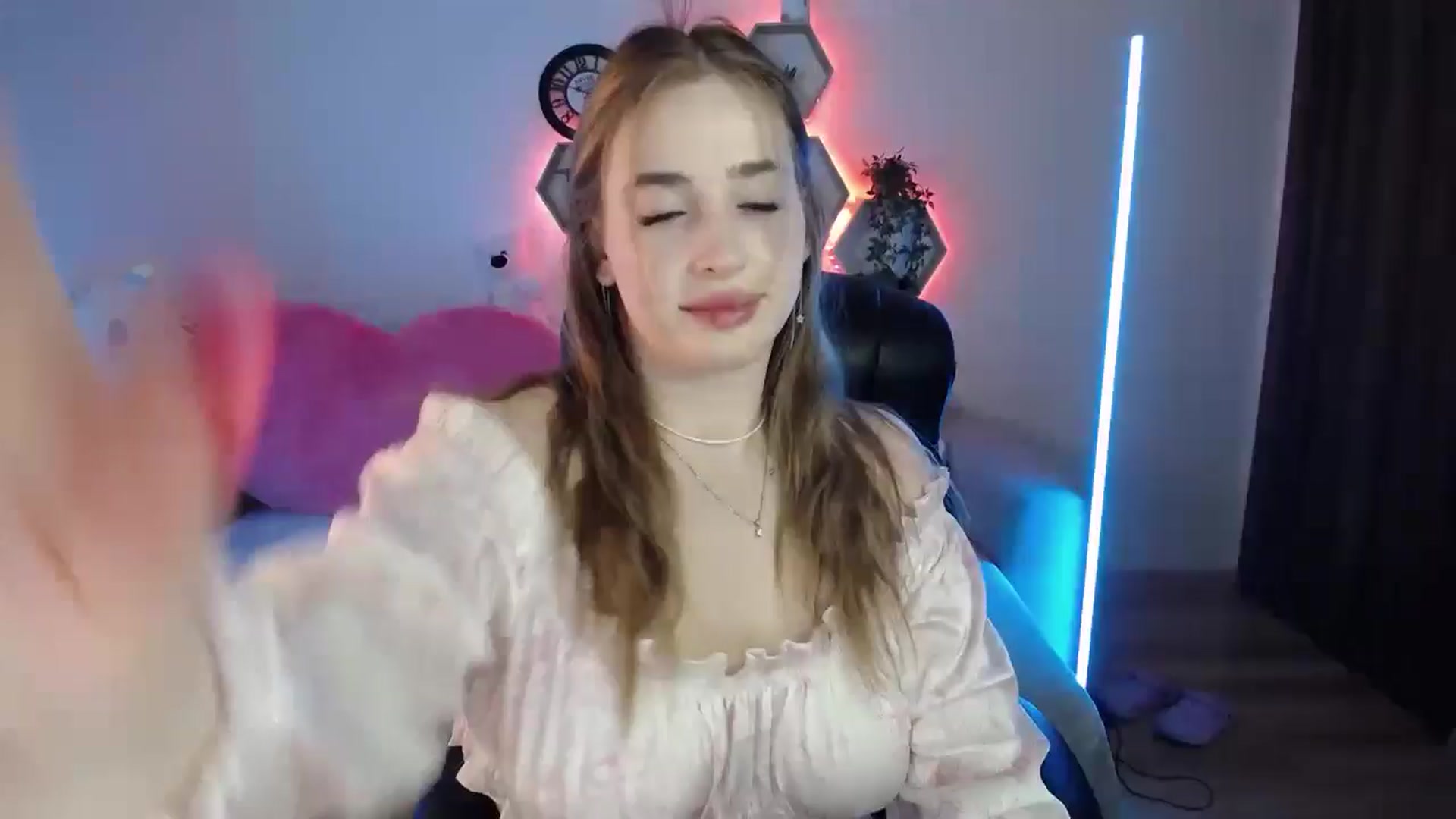 Gallery image thumbnail from SabrinaViolet's myfreecams stream on, 04/20/2026, 11:14 image 1 of 20