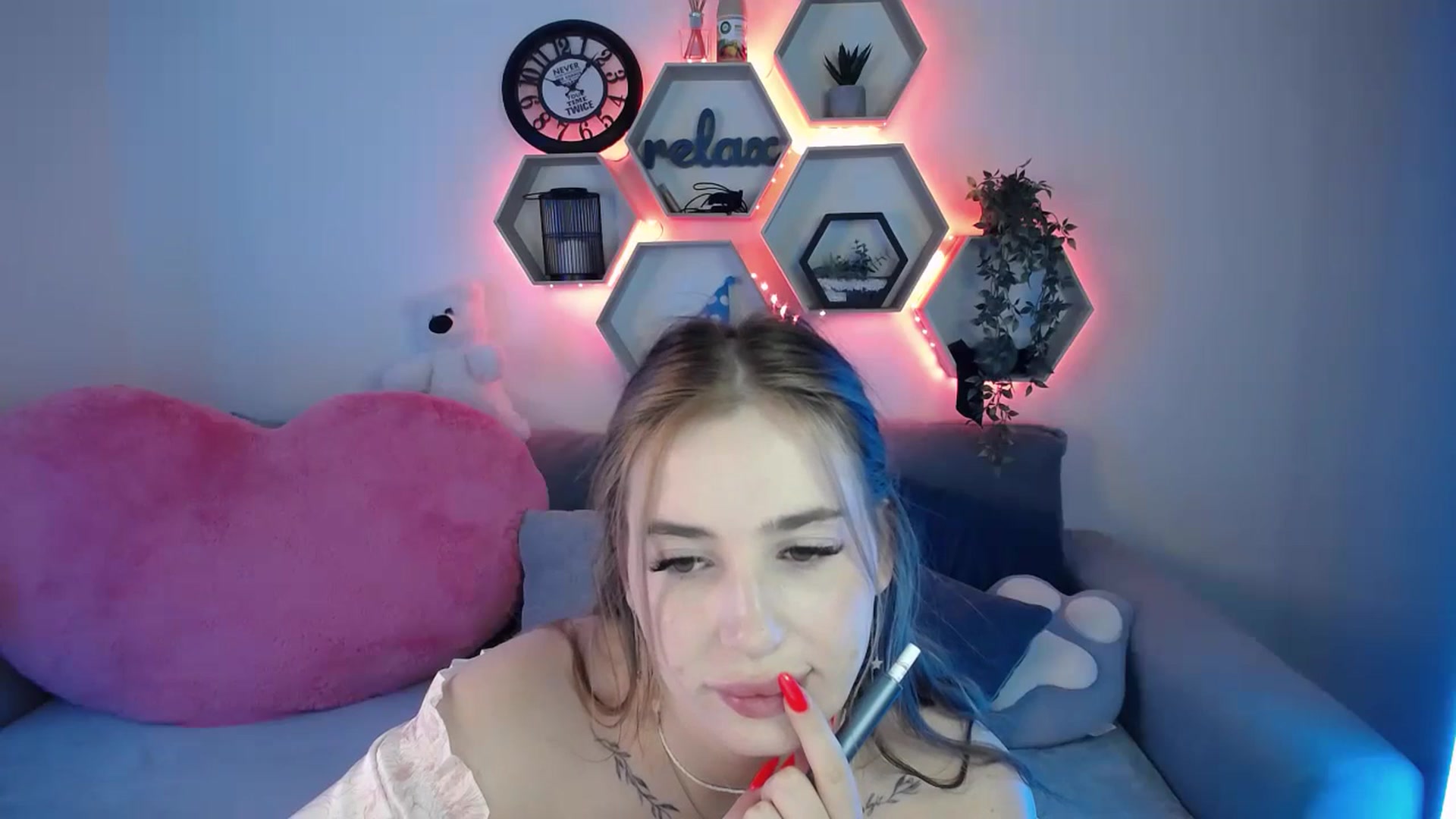 Gallery image thumbnail from SabrinaViolet's myfreecams stream on, 04/20/2026, 11:14 image 16 of 20