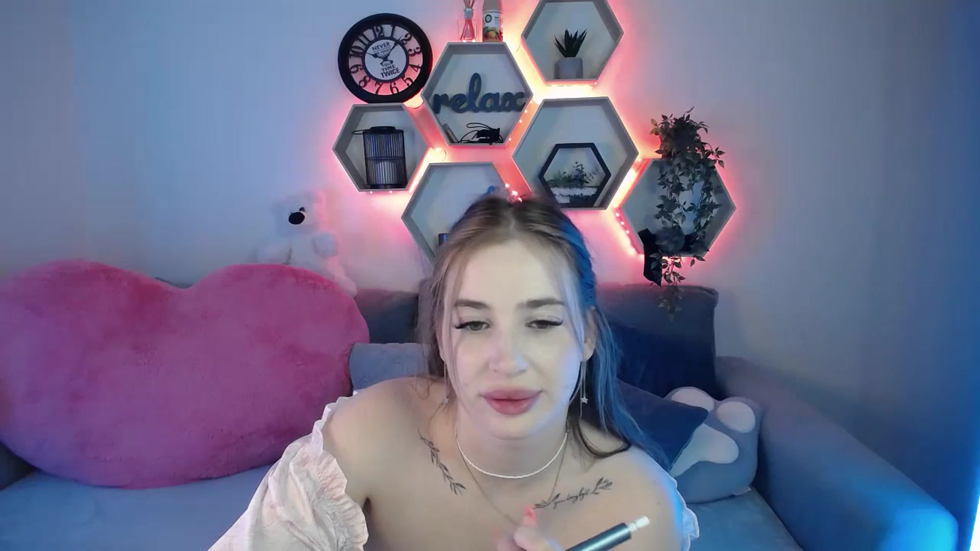 Gallery image thumbnail from SabrinaViolet's myfreecams stream on, 04/20/2026, 11:14 image 11 of 20