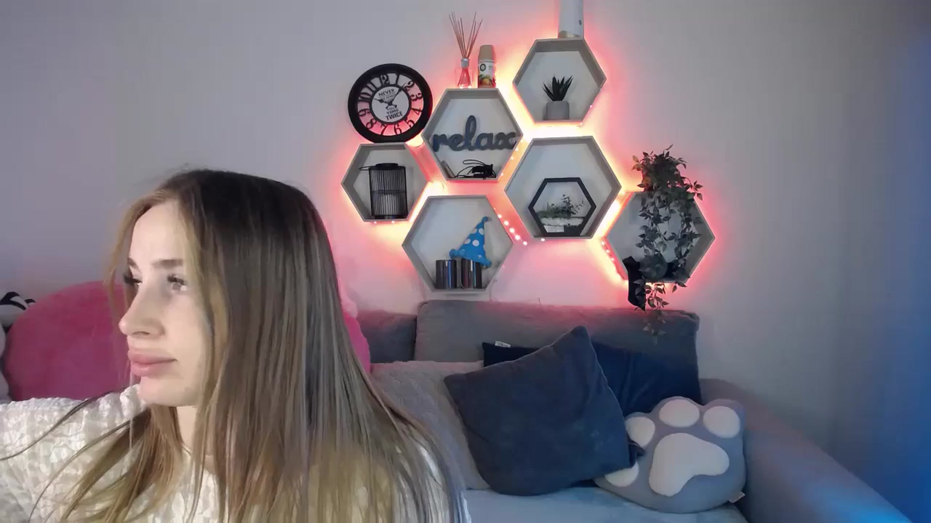 Gallery image thumbnail from SabrinaViolet's myfreecams stream on, 04/21/2026, 08:46 image 6 of 20