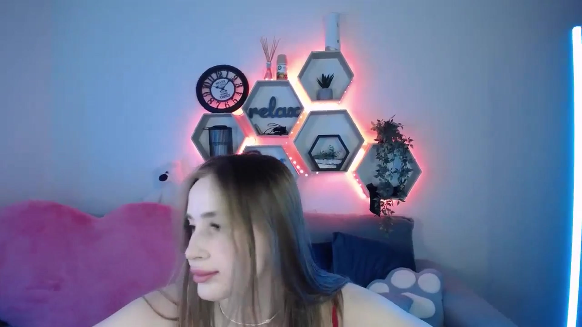 Gallery image thumbnail from SabrinaViolet's myfreecams stream on, 04/21/2026, 10:38 image 9 of 20