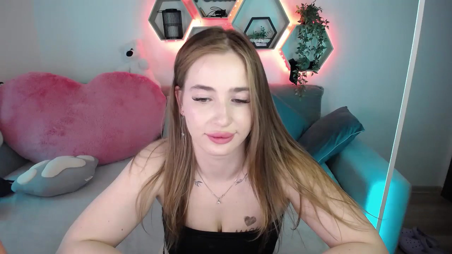 Gallery image thumbnail from SabrinaViolet's myfreecams stream on, 04/25/2026, 11:01 image 6 of 20