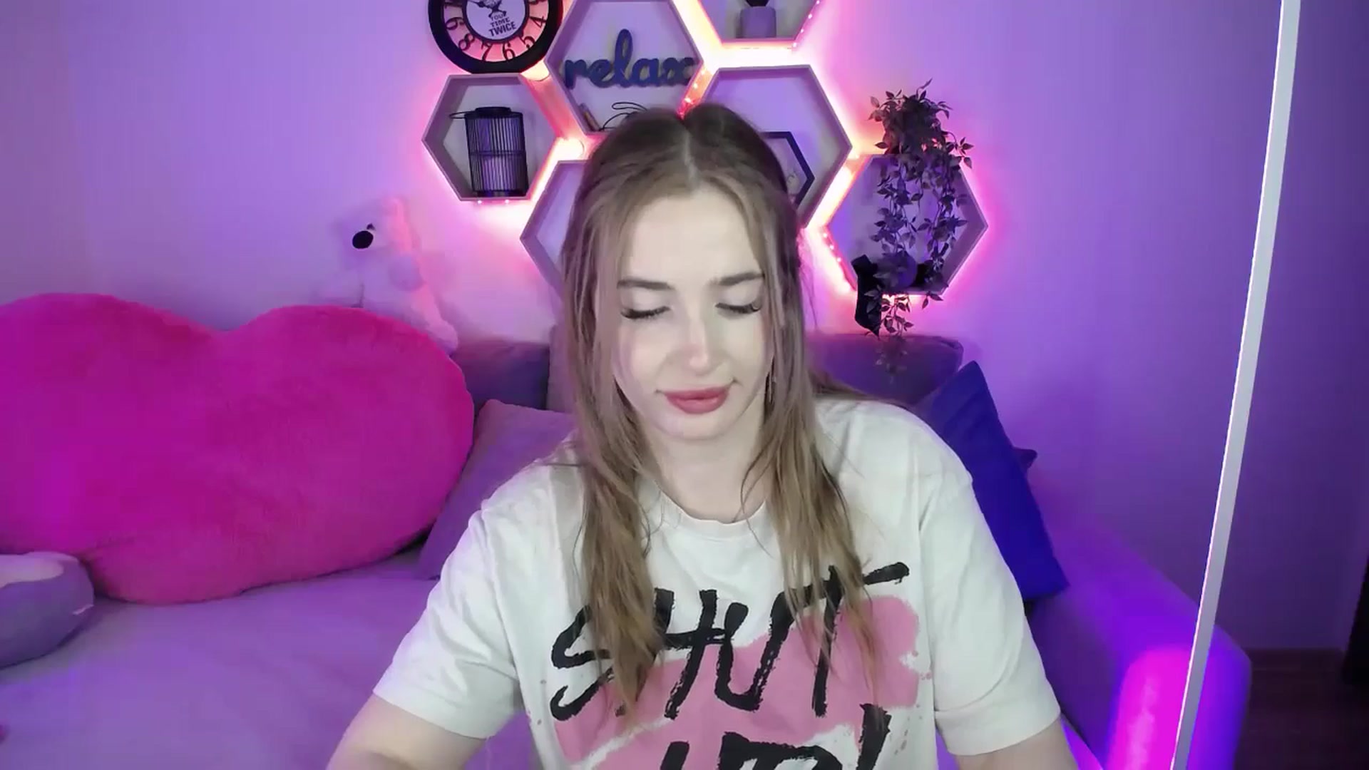 Gallery image thumbnail from SabrinaViolet's myfreecams stream on, 04/27/2026, 12:06 image 9 of 20