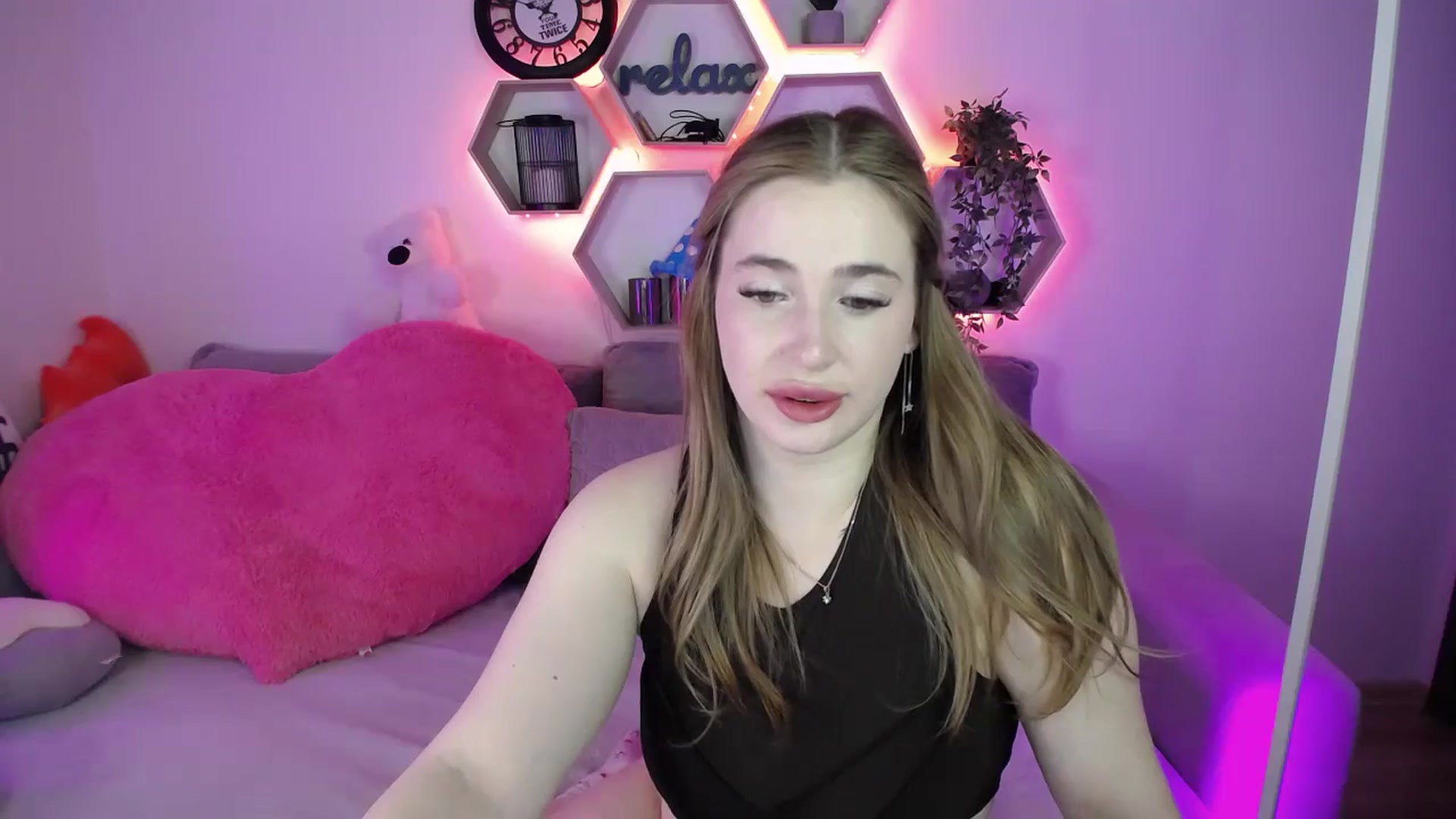 Gallery image thumbnail from SabrinaViolet's myfreecams stream on, 04/29/2026, 09:53 image 6 of 20