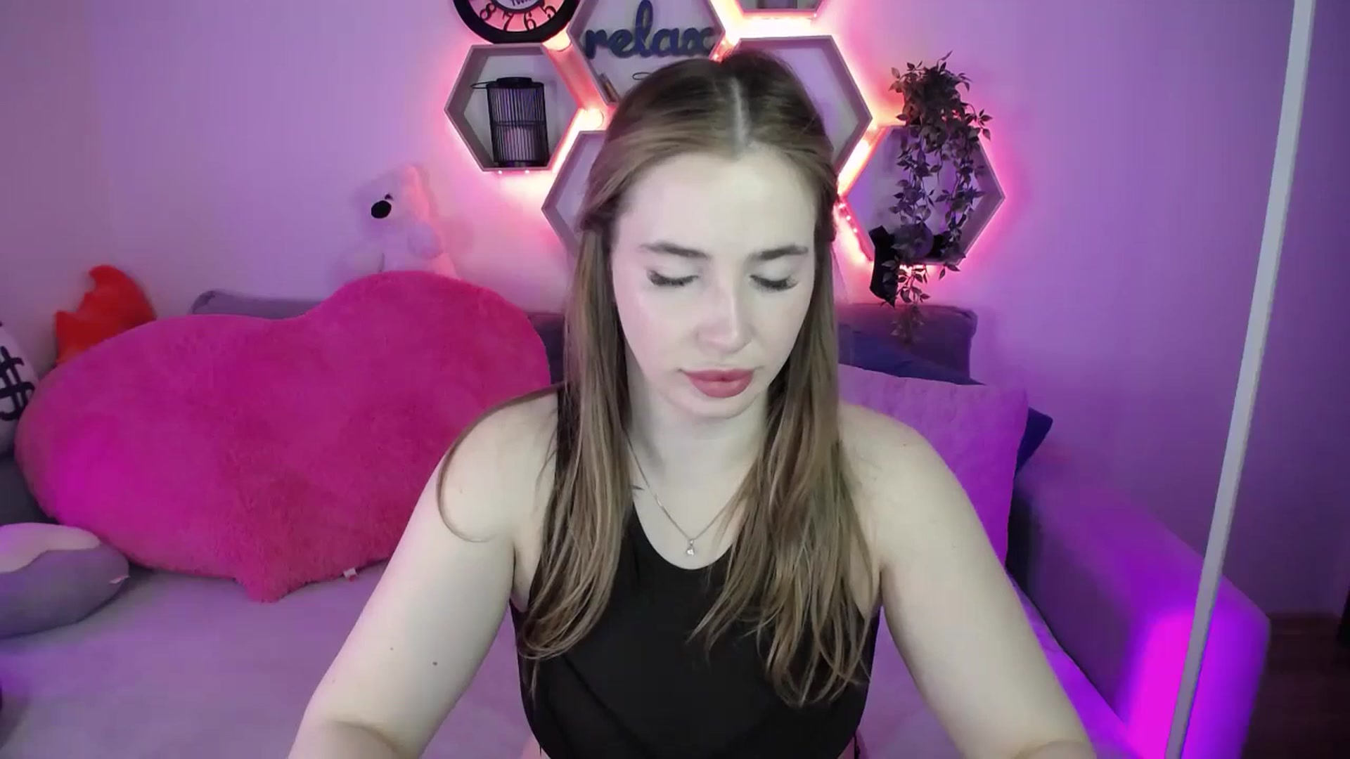 Gallery image thumbnail from SabrinaViolet's myfreecams stream on, 04/29/2026, 09:53 image 10 of 20