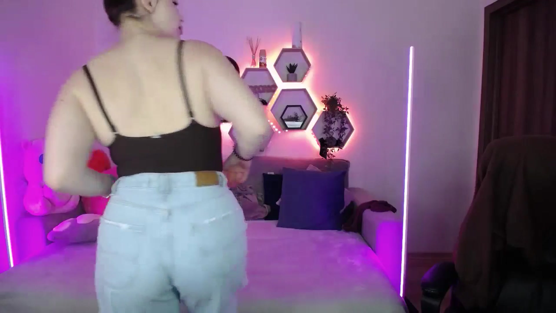 Gallery image thumbnail from SabrinaViolet's myfreecams stream on, 04/30/2026, 09:07 image 9 of 20