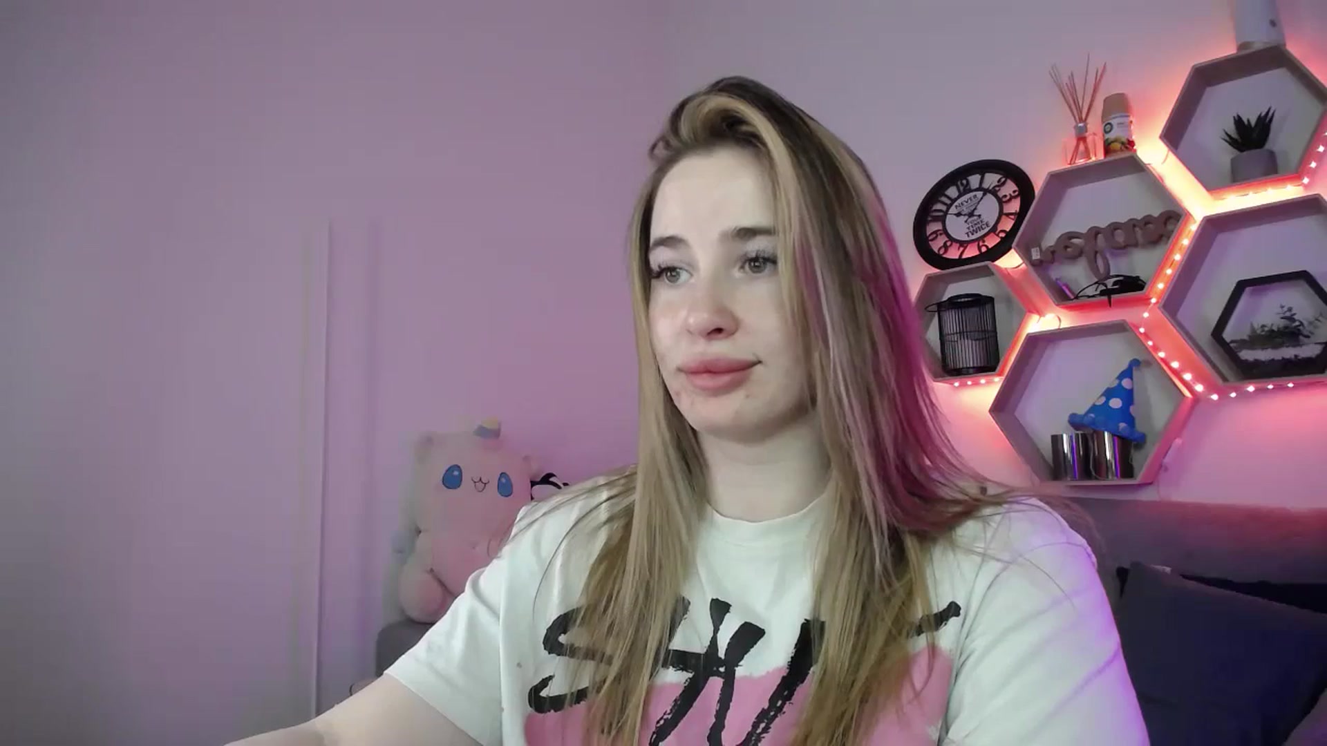Gallery image thumbnail from SabrinaViolet's myfreecams stream on, 05/03/2026, 08:55 image 18 of 20