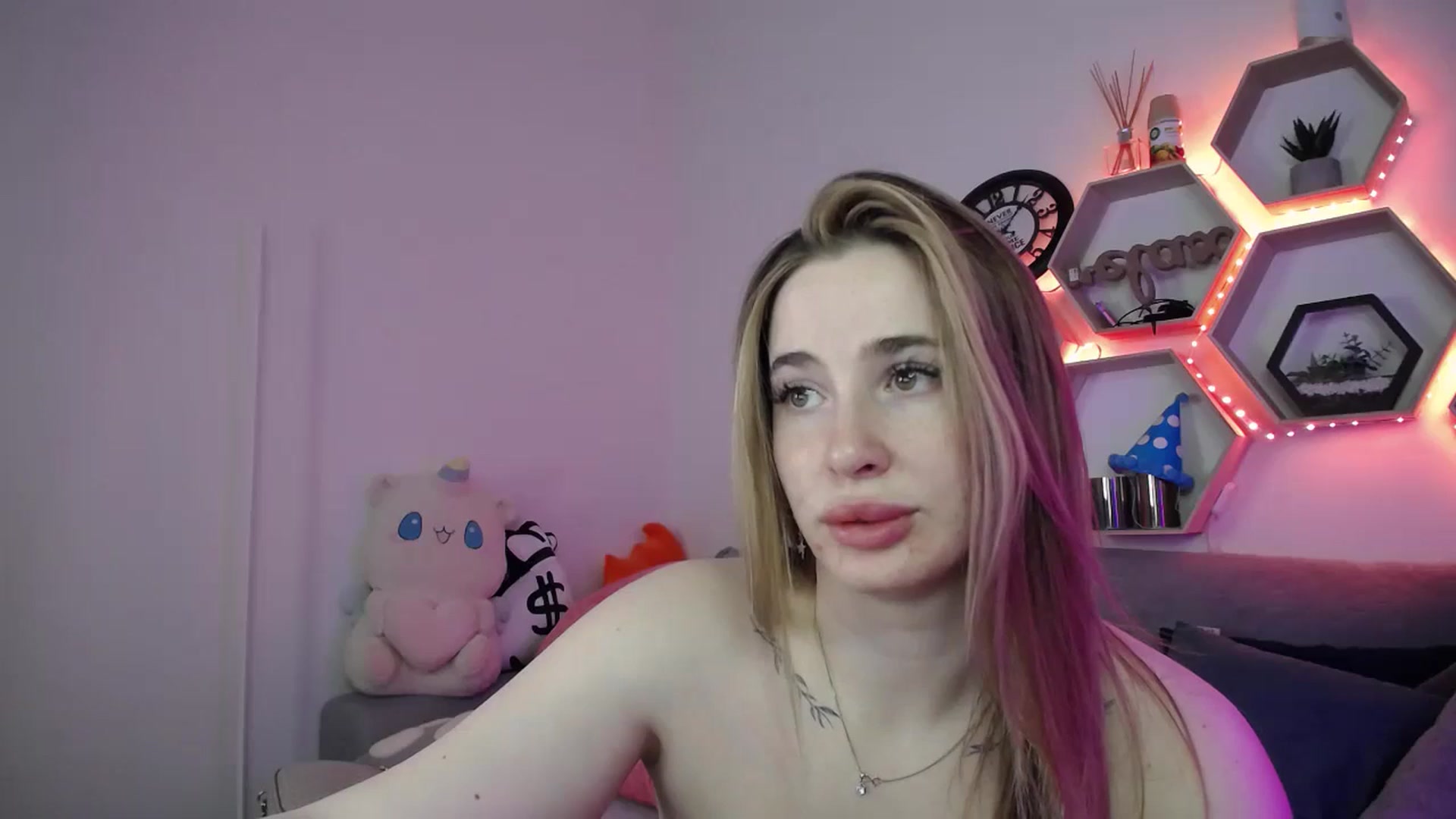 Gallery image thumbnail from SabrinaViolet's myfreecams stream on, 05/03/2026, 08:55 image 15 of 20