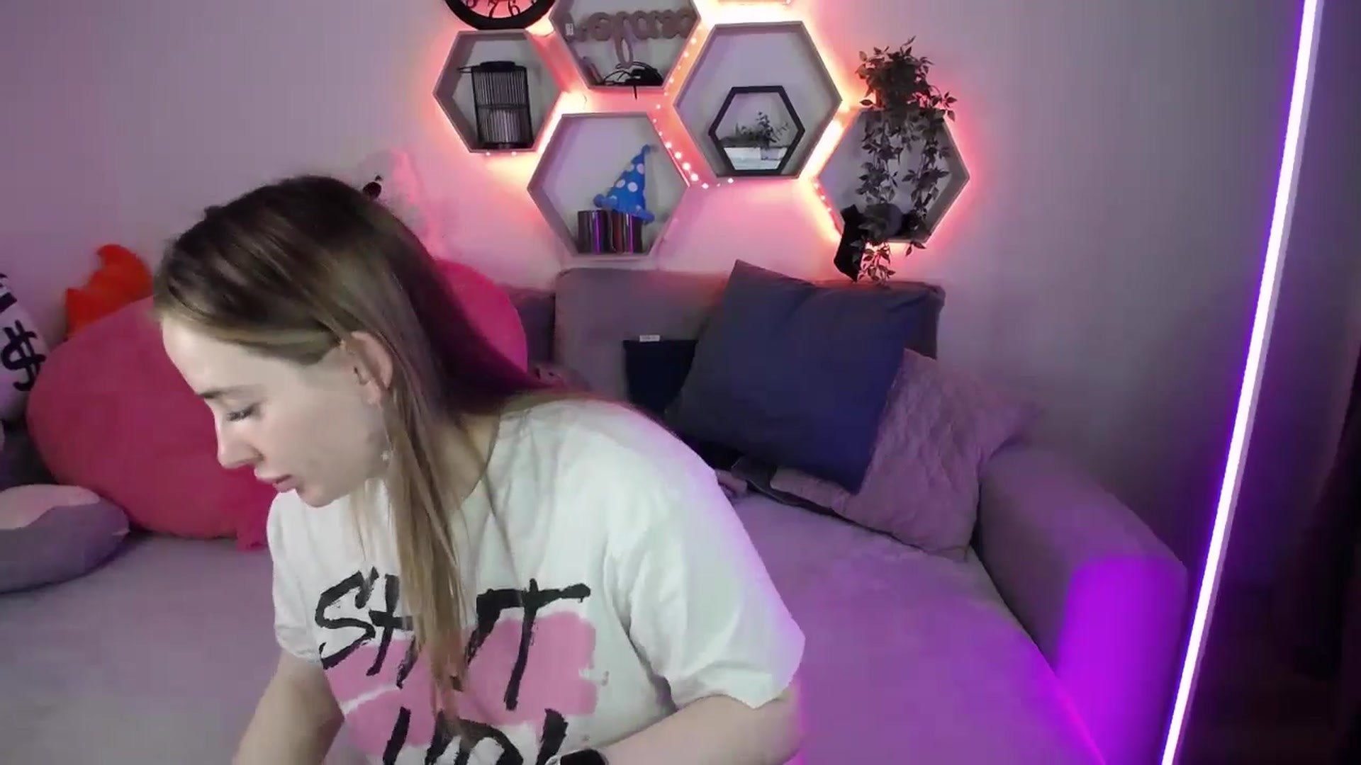 Gallery image thumbnail from SabrinaViolet's myfreecams stream on, 05/05/2026, 09:31 image 9 of 20