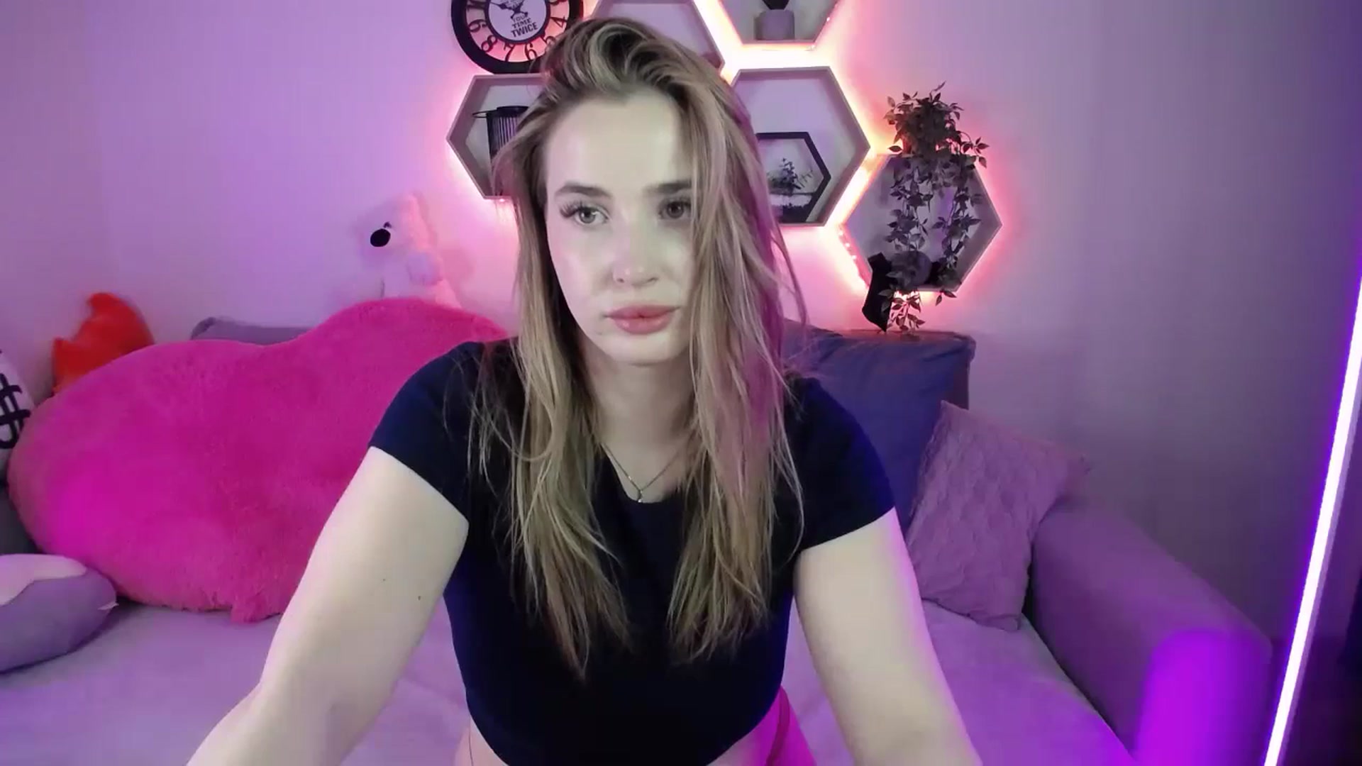 Gallery image thumbnail from SabrinaViolet's myfreecams stream on, 05/06/2026, 11:43 image 11 of 20