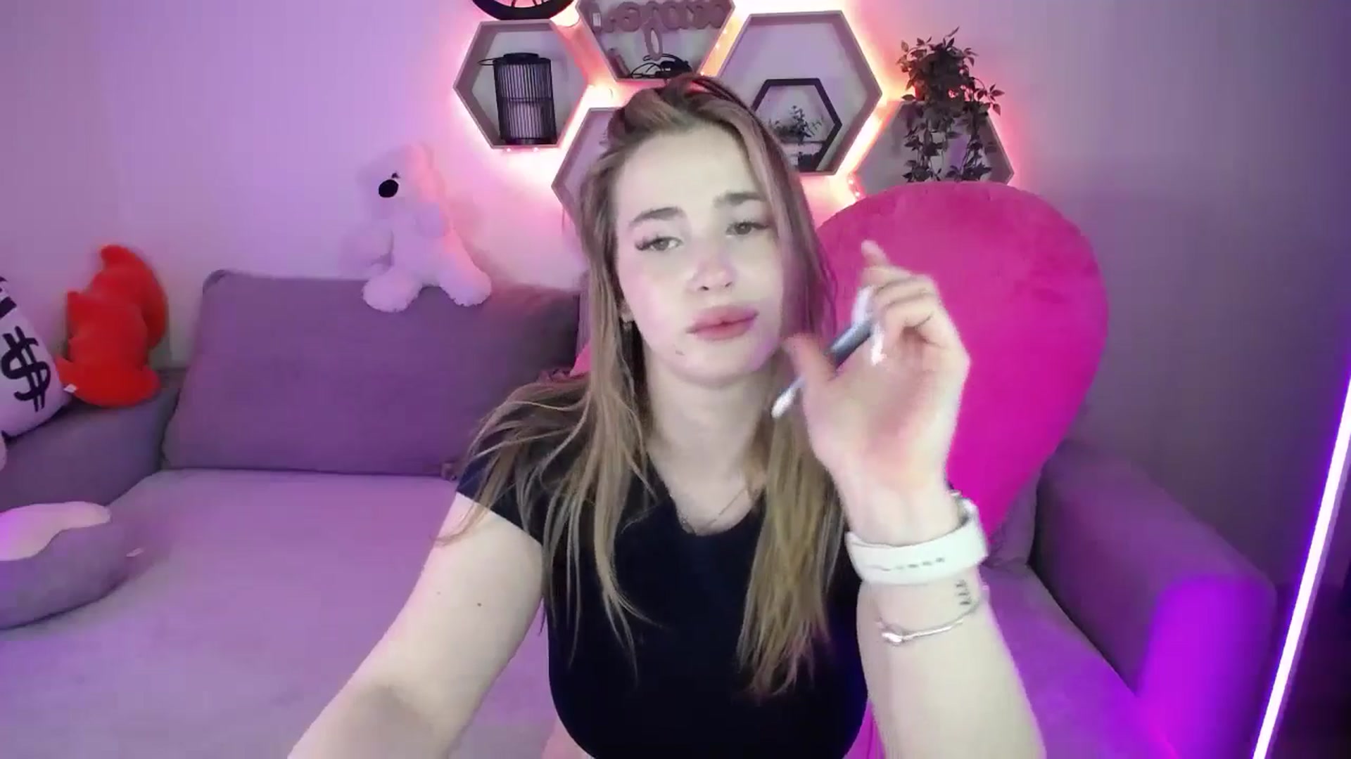 Gallery image thumbnail from SabrinaViolet's myfreecams stream on, 05/06/2026, 13:09 image 8 of 20