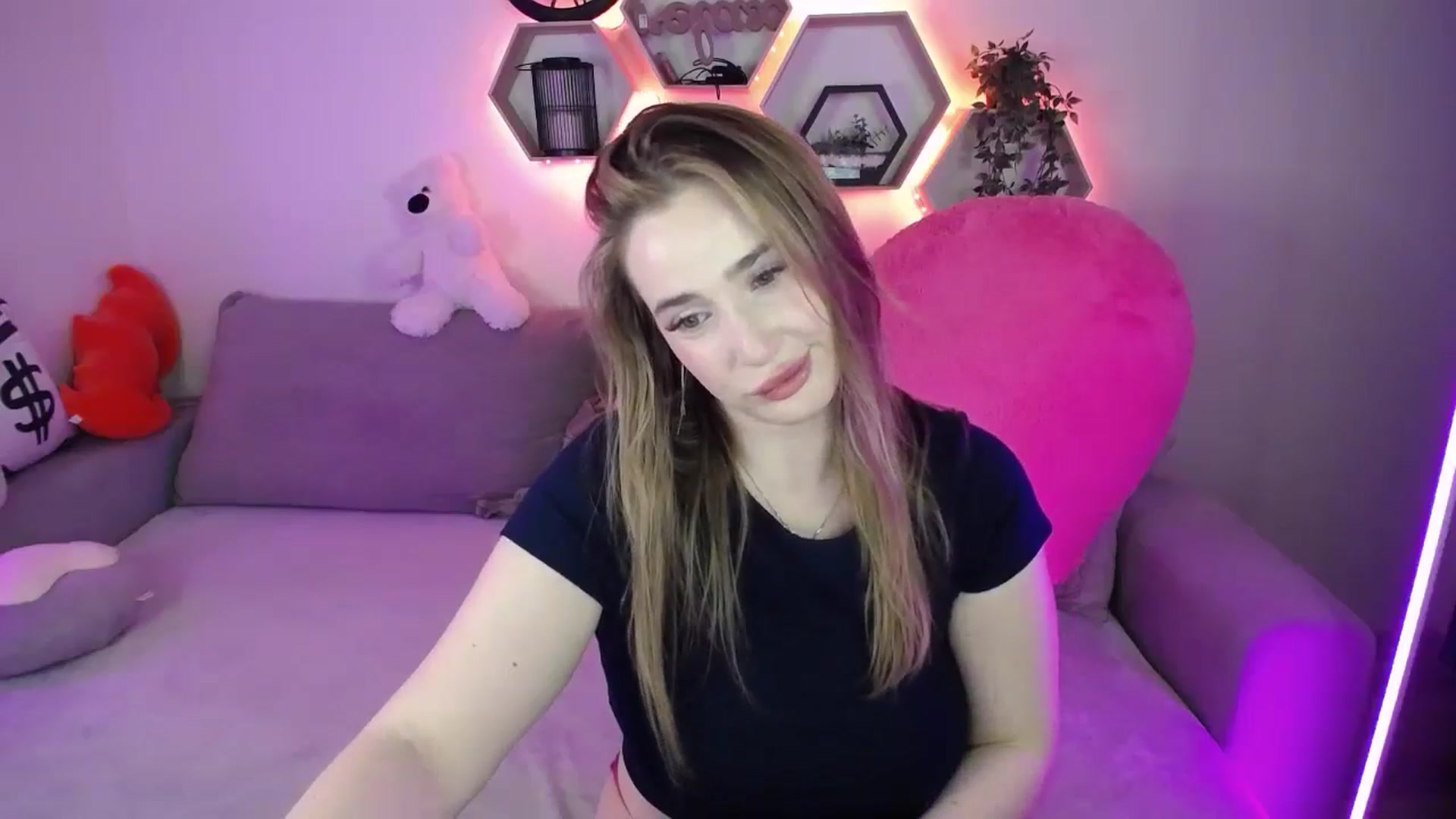 Gallery image thumbnail from SabrinaViolet's myfreecams stream on, 05/06/2026, 13:09 image 12 of 20