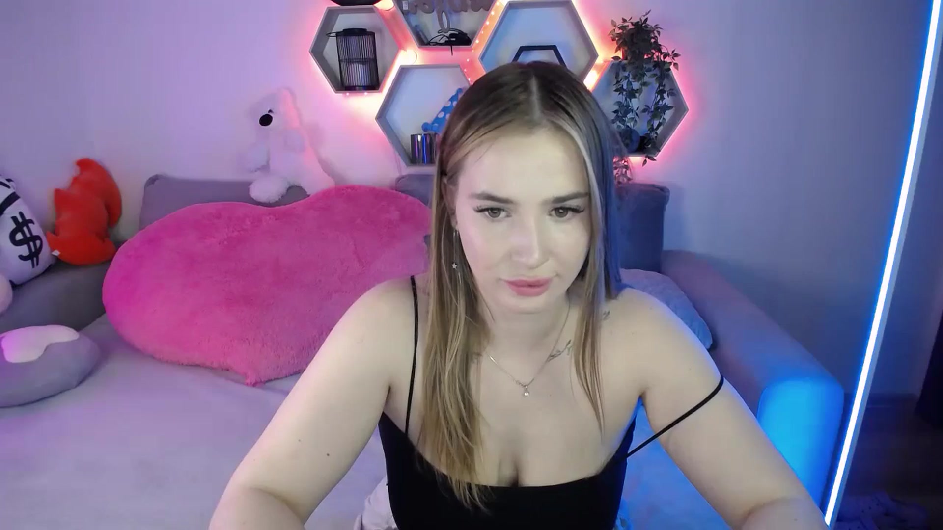 Gallery image thumbnail from SabrinaViolet's myfreecams stream on, 05/11/2026, 12:52 image 8 of 20