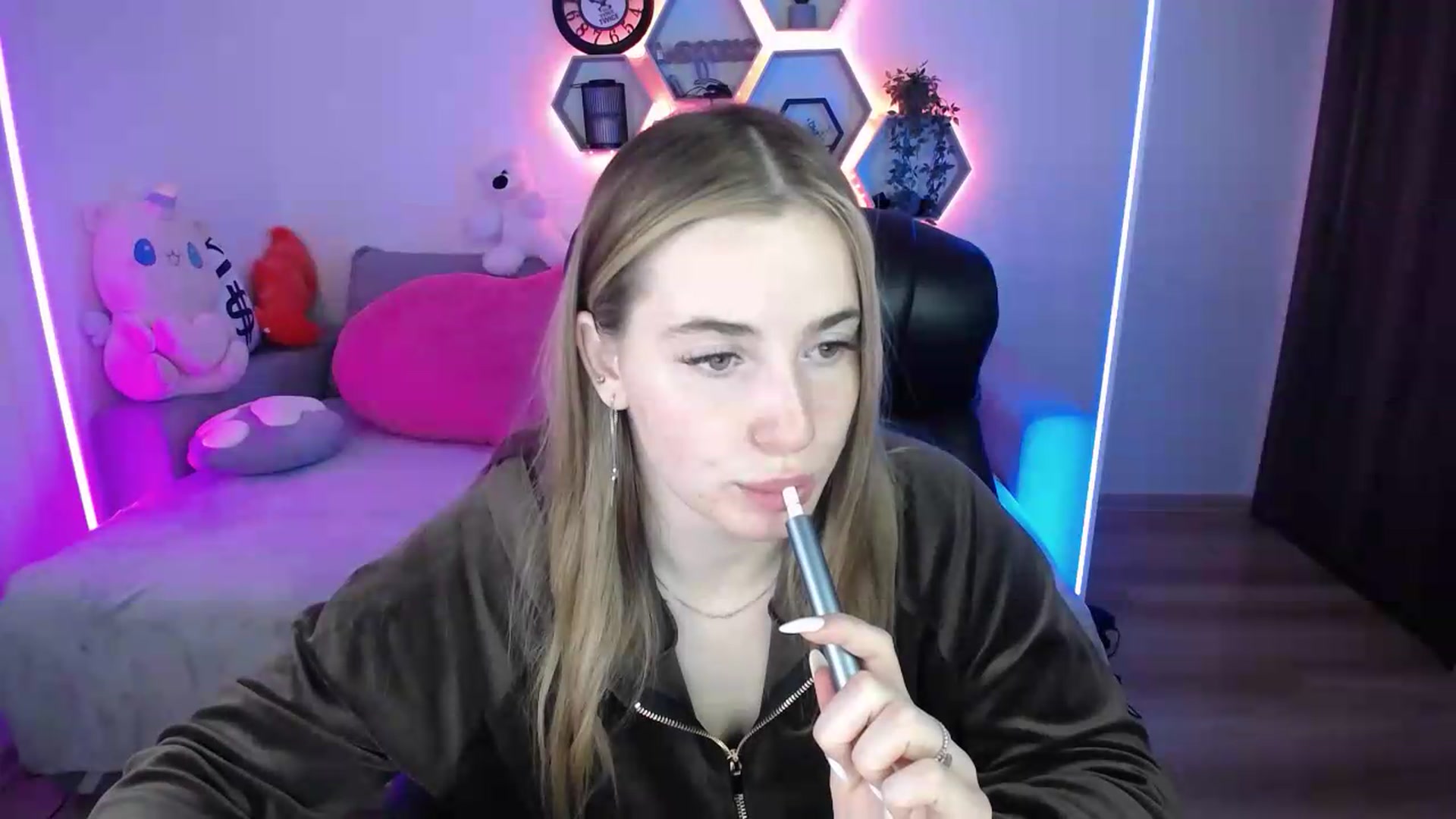 Gallery image thumbnail from SabrinaViolet's myfreecams stream on, 05/12/2026, 09:32 image 3 of 20