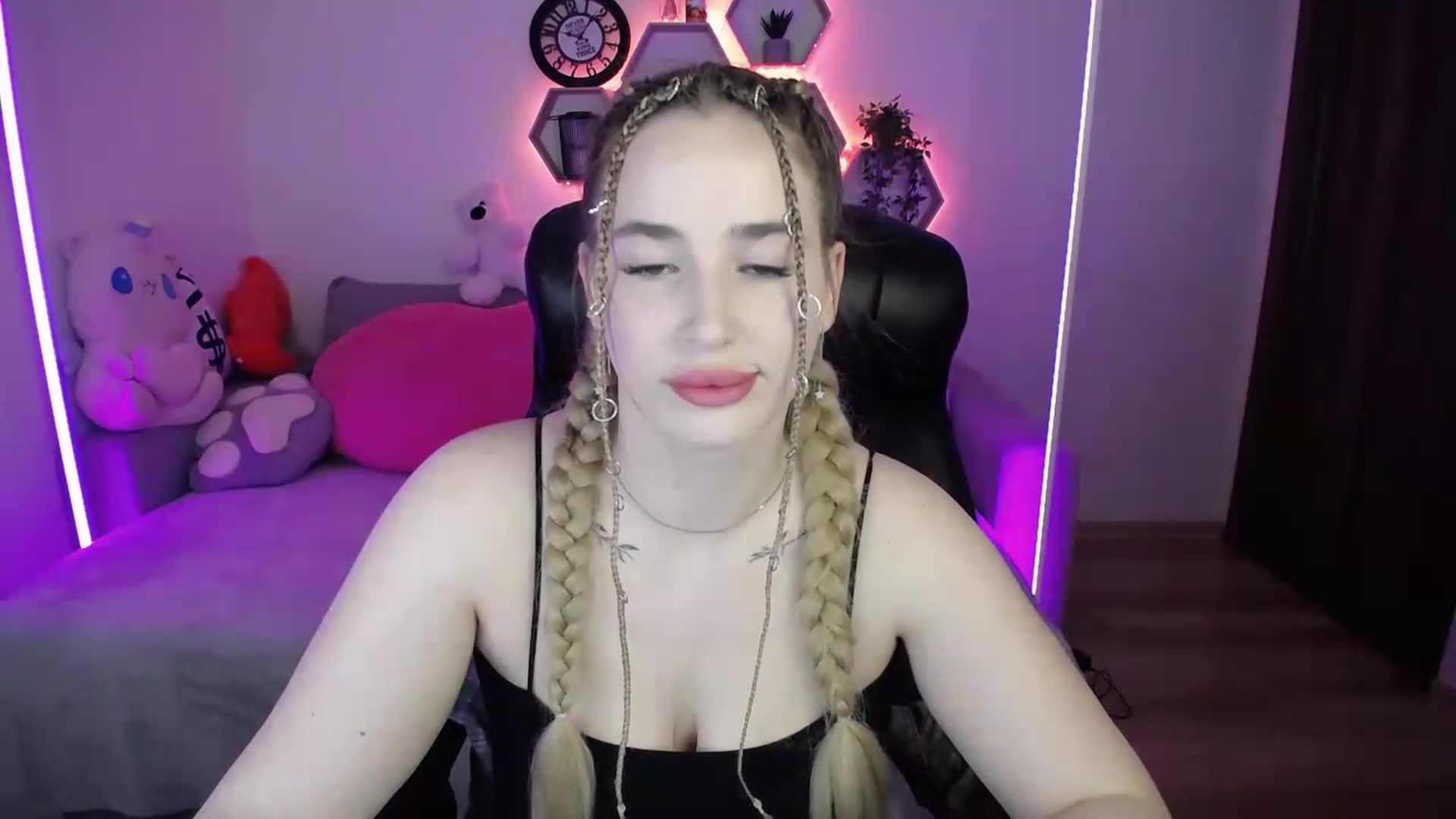 Gallery image thumbnail from SabrinaViolet's myfreecams stream on, 05/16/2026, 09:22 image 17 of 20