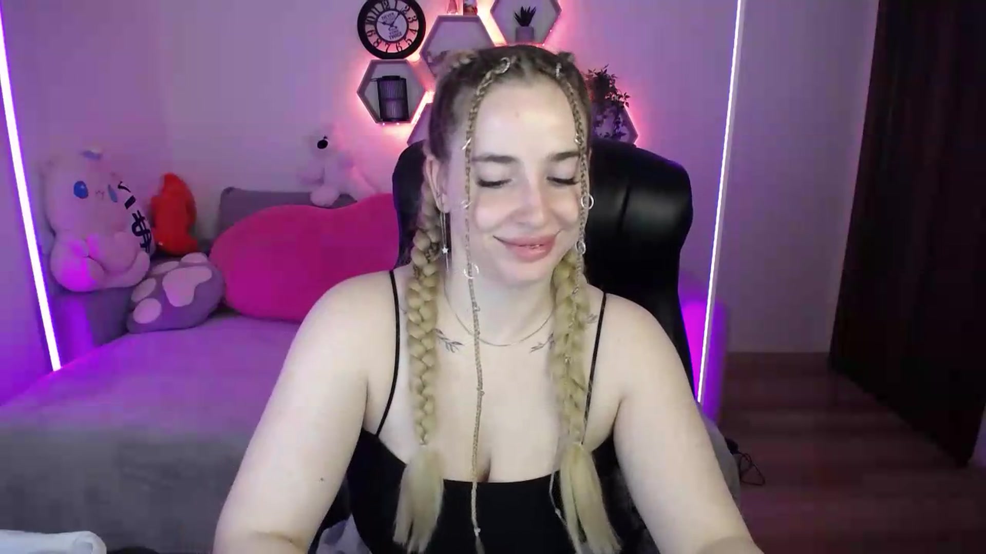 Gallery image thumbnail from SabrinaViolet's myfreecams stream on, 05/16/2026, 09:22 image 5 of 20