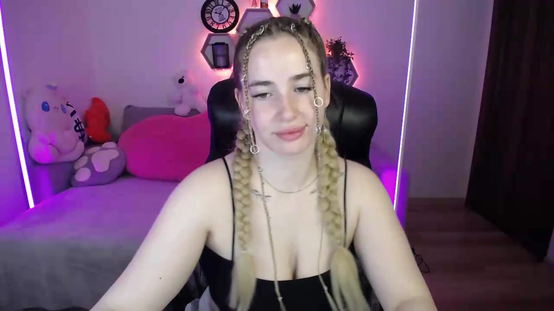 Gallery image thumbnail from SabrinaViolet's myfreecams stream on, 05/16/2026, 09:22 image 3 of 20