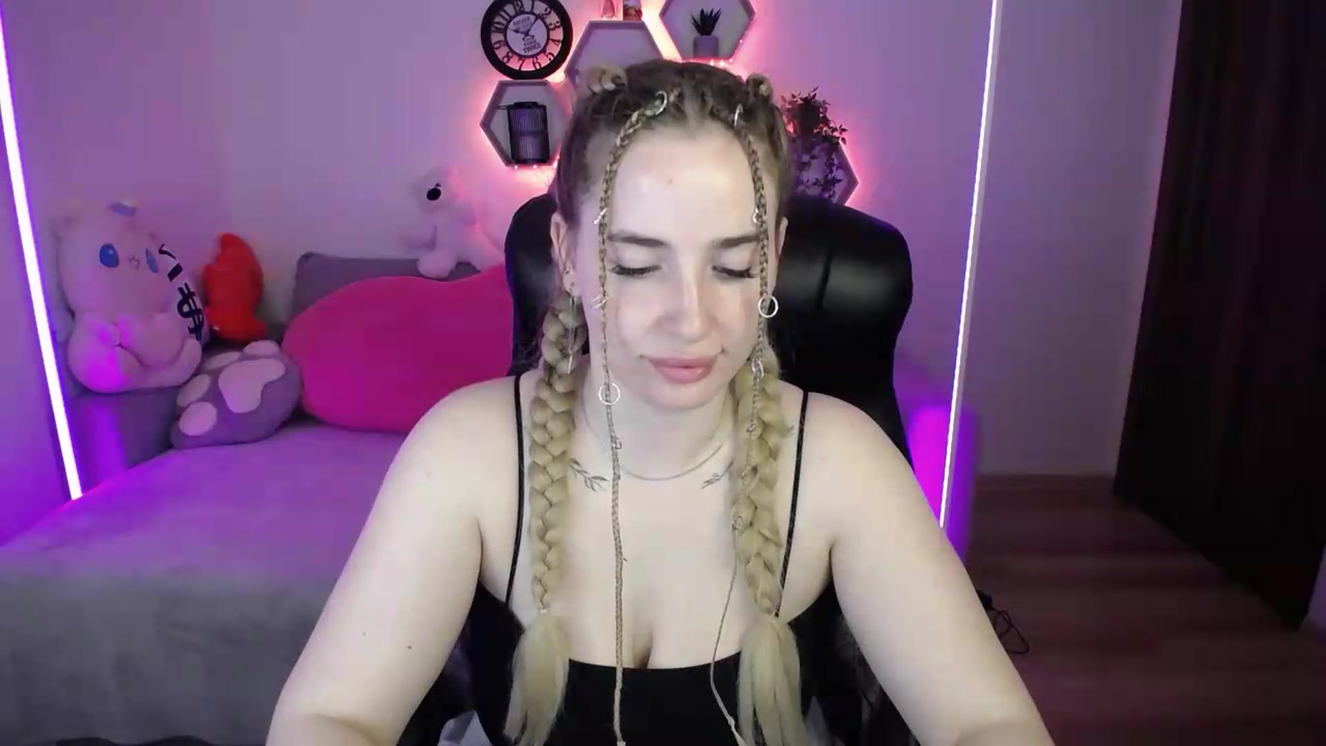 Gallery image thumbnail from SabrinaViolet's myfreecams stream on, 05/16/2026, 09:22 image 2 of 20