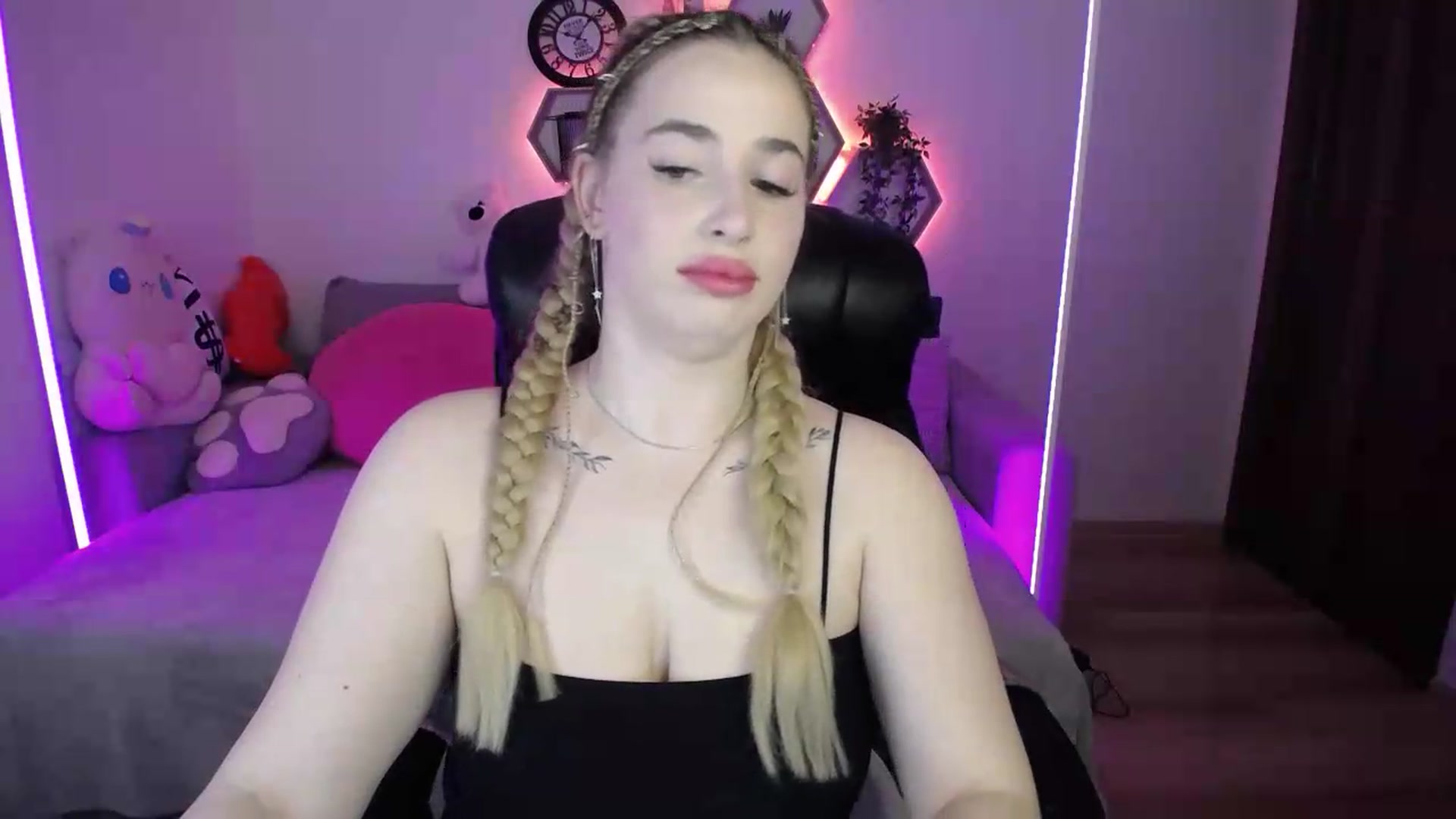 Gallery image thumbnail from SabrinaViolet's myfreecams stream on, 05/16/2026, 09:22 image 10 of 20