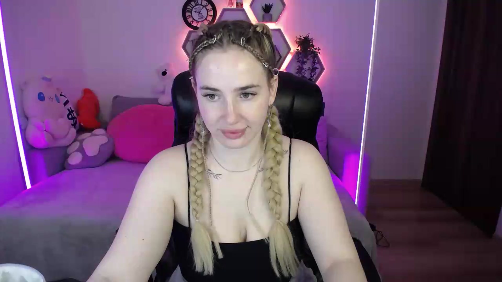 Gallery image thumbnail from SabrinaViolet's myfreecams stream on, 05/16/2026, 09:22 image 6 of 20