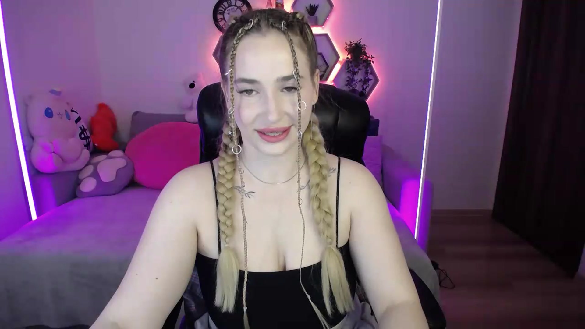 Gallery image thumbnail from SabrinaViolet's myfreecams stream on, 05/16/2026, 09:22 image 19 of 20
