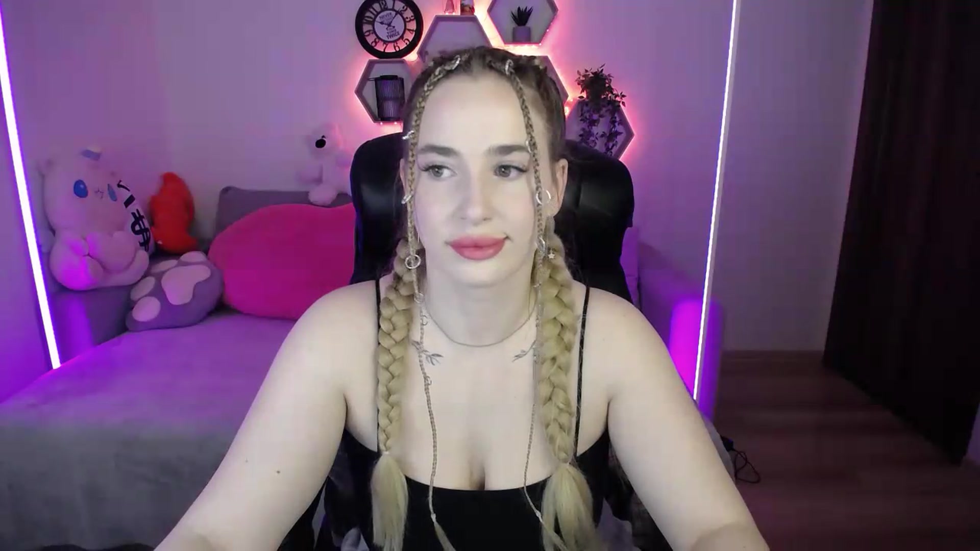 Gallery image thumbnail from SabrinaViolet's myfreecams stream on, 05/16/2026, 09:22 image 12 of 20