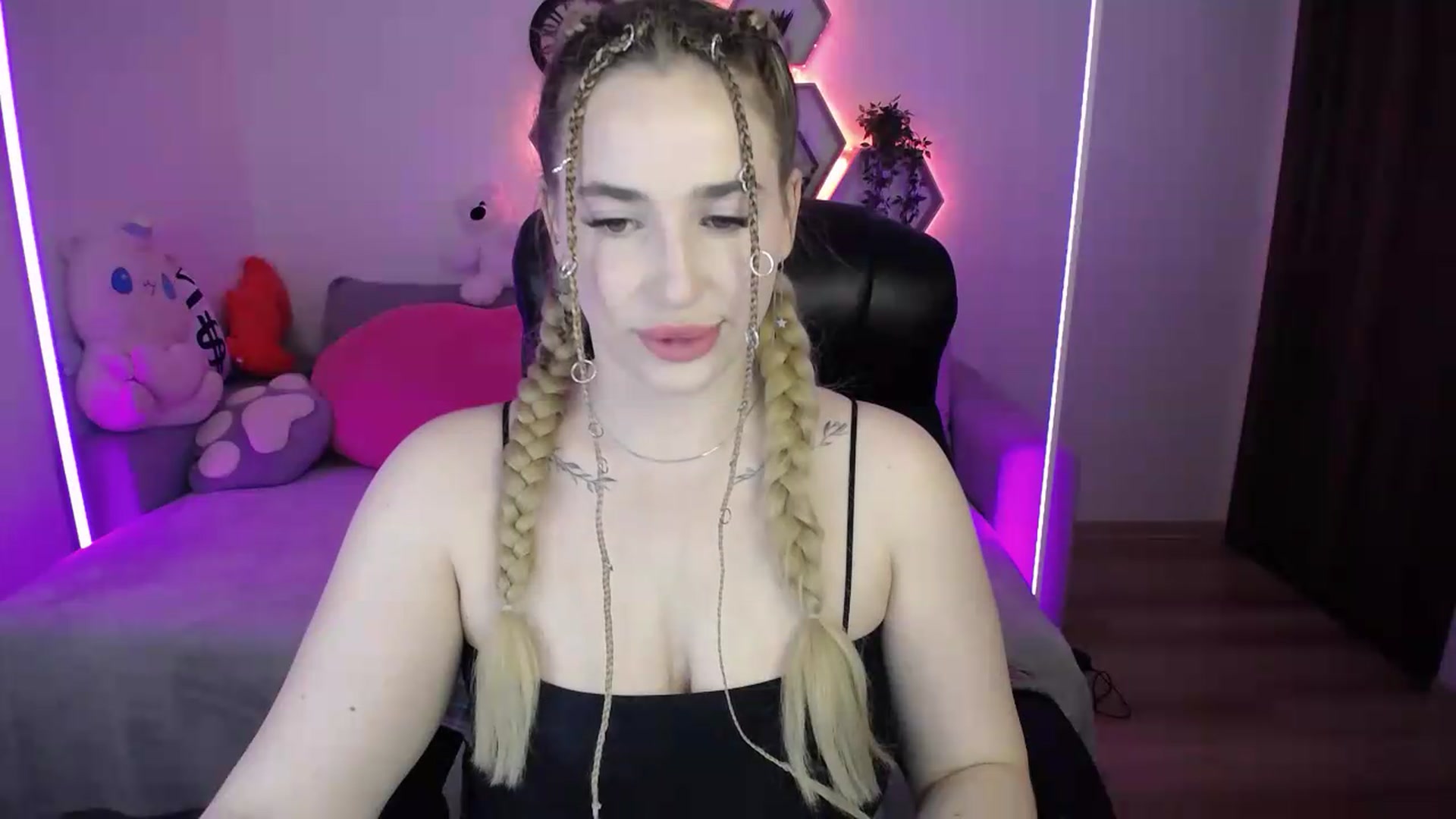 Gallery image thumbnail from SabrinaViolet's myfreecams stream on, 05/16/2026, 09:22 image 16 of 20