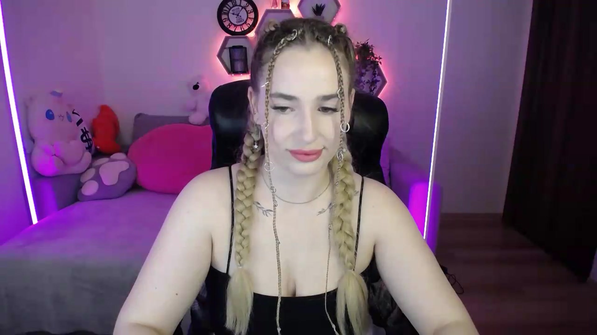 Gallery image thumbnail from SabrinaViolet's myfreecams stream on, 05/16/2026, 09:22 image 18 of 20
